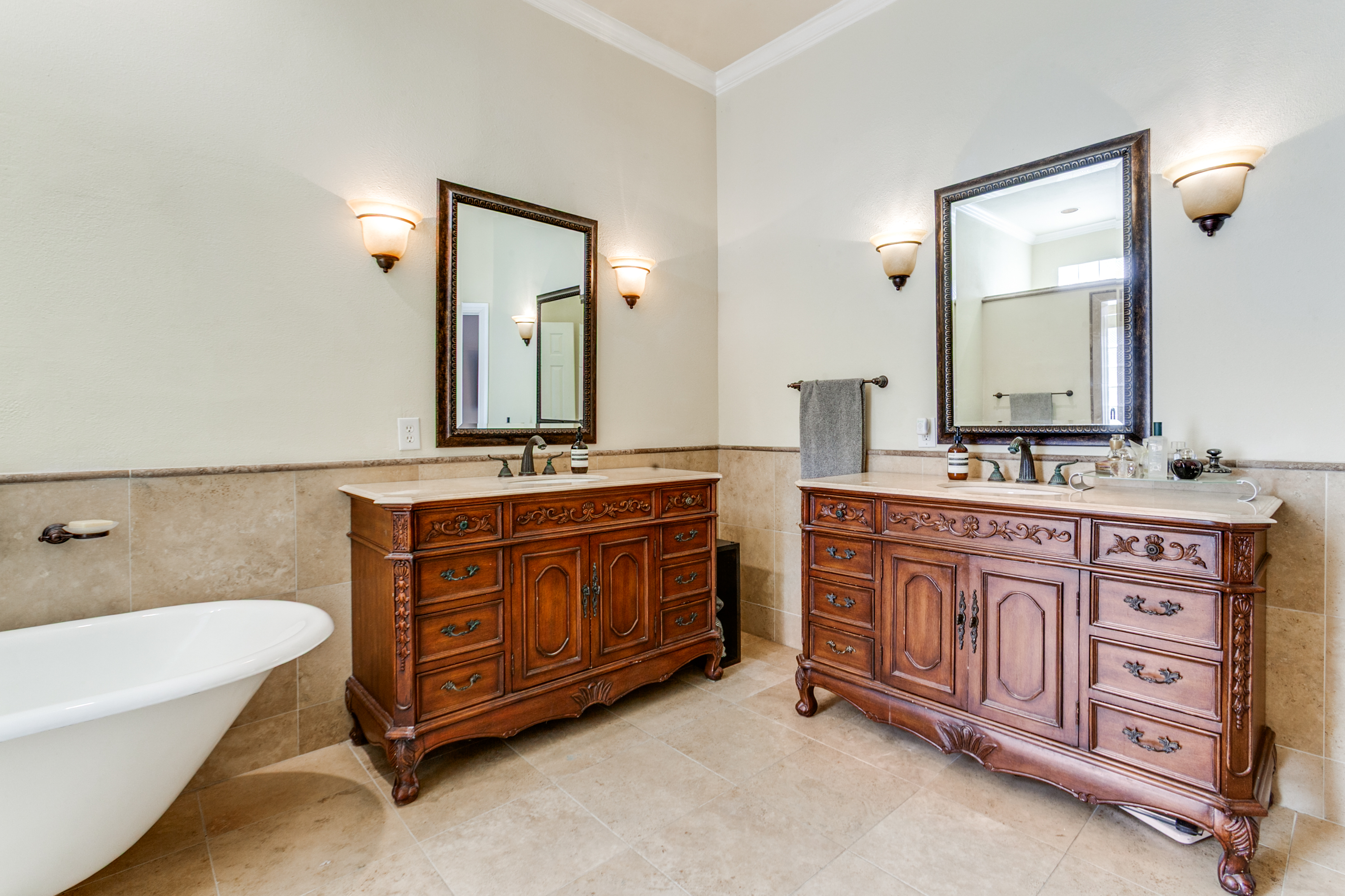 6205 Twin Oaks Circle Dallas TX 75240