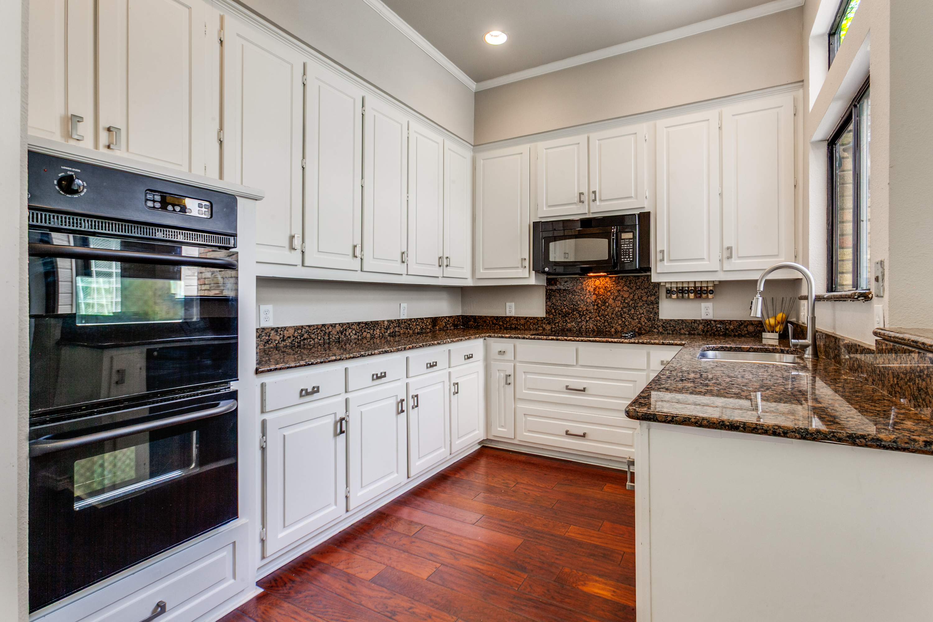 6205 Twin Oaks Circle Dallas TX 75240