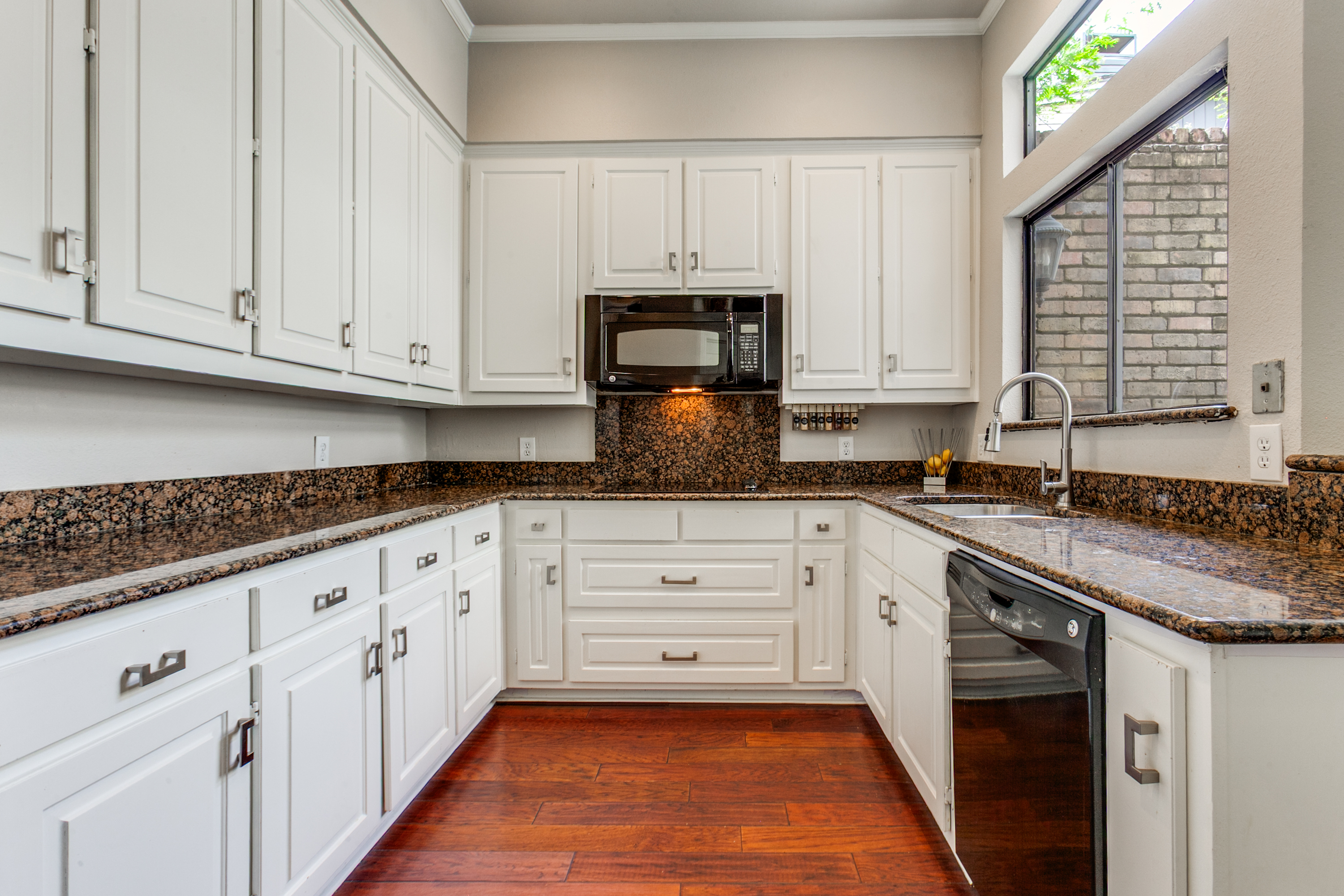 6205 Twin Oaks Circle Dallas TX 75240