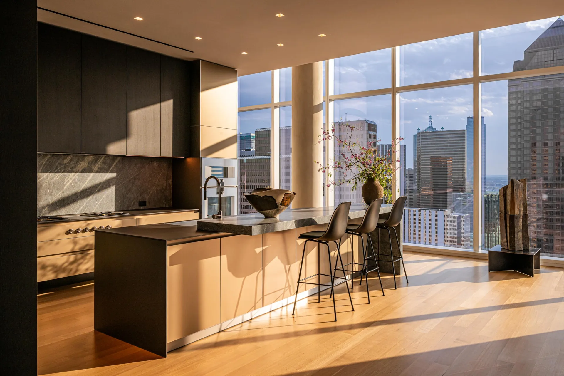 Dallas TX, 1747 Leonard Street, Unit 2601