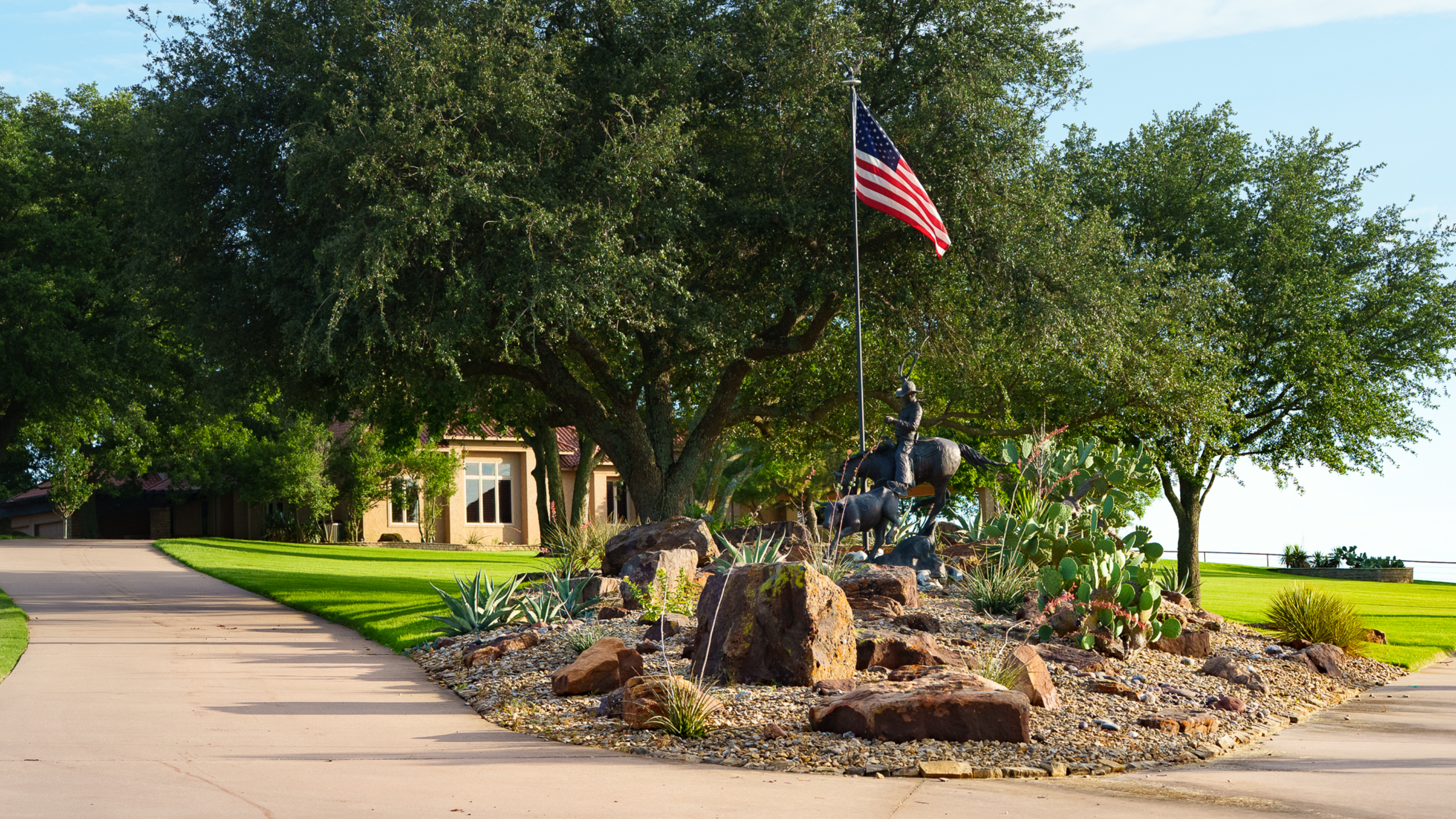701 W Walcott Street Pilot Point TX 76258