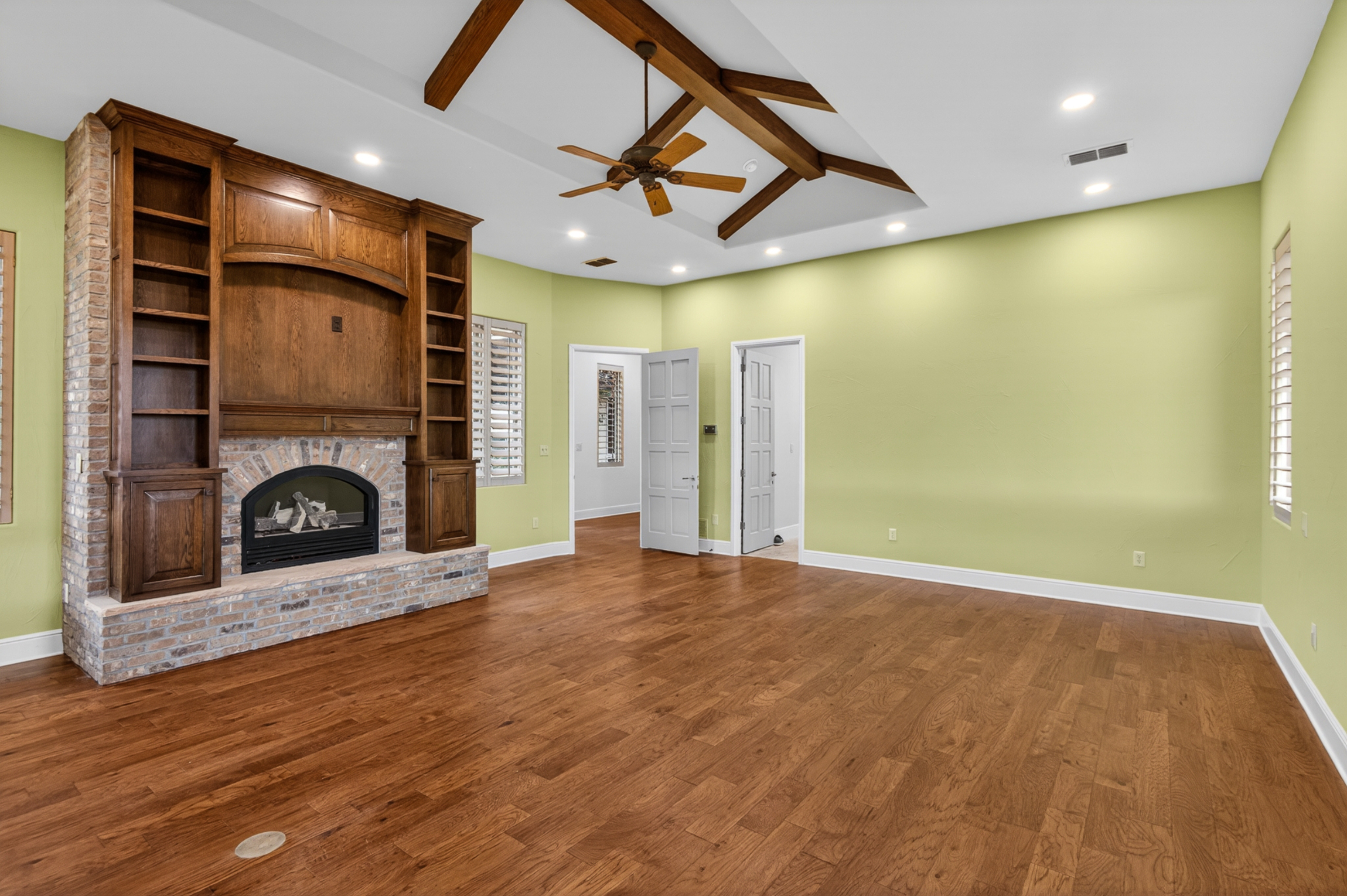 701 W Walcott Street Pilot Point TX 76258