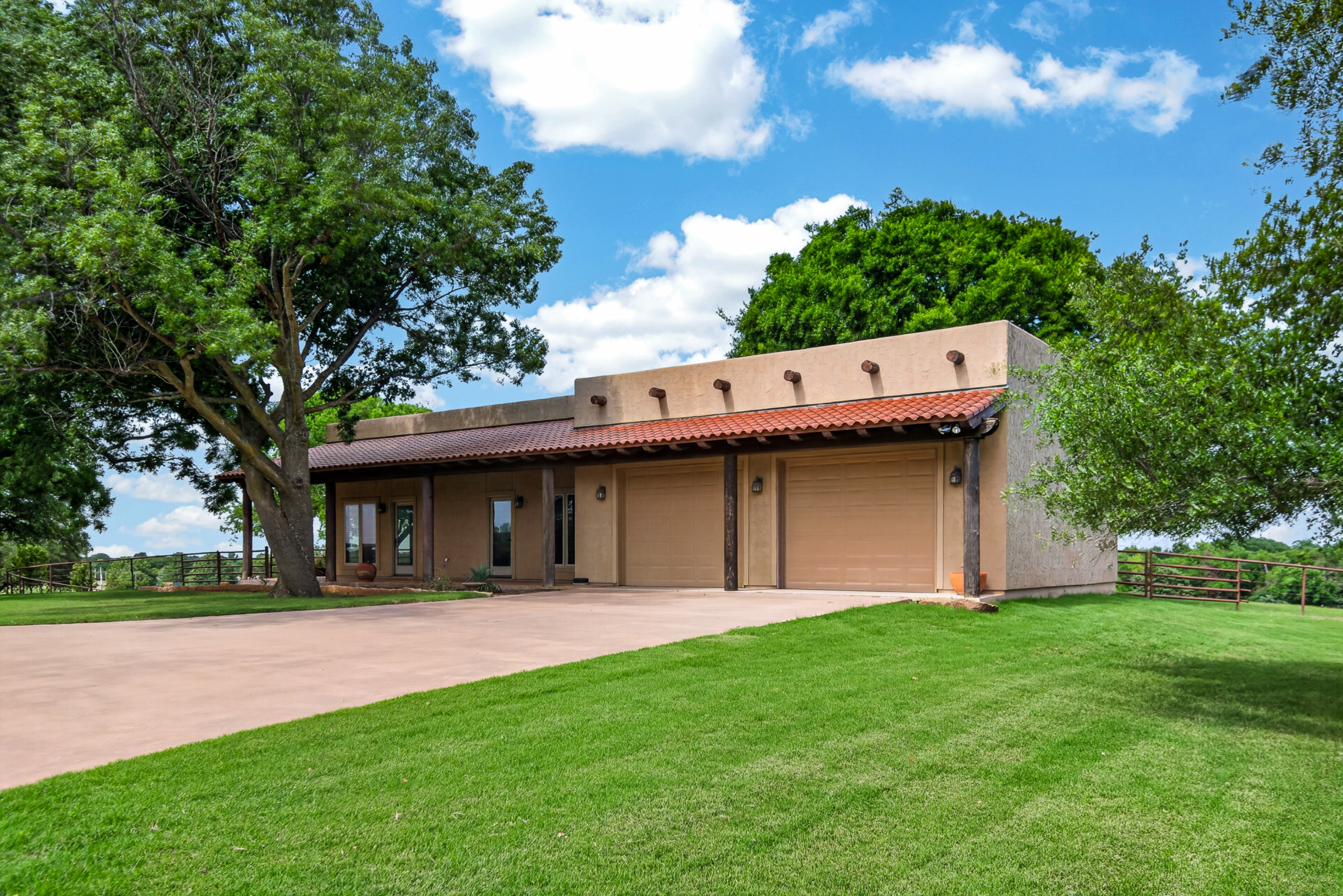 701 W Walcott Street Pilot Point TX 76258