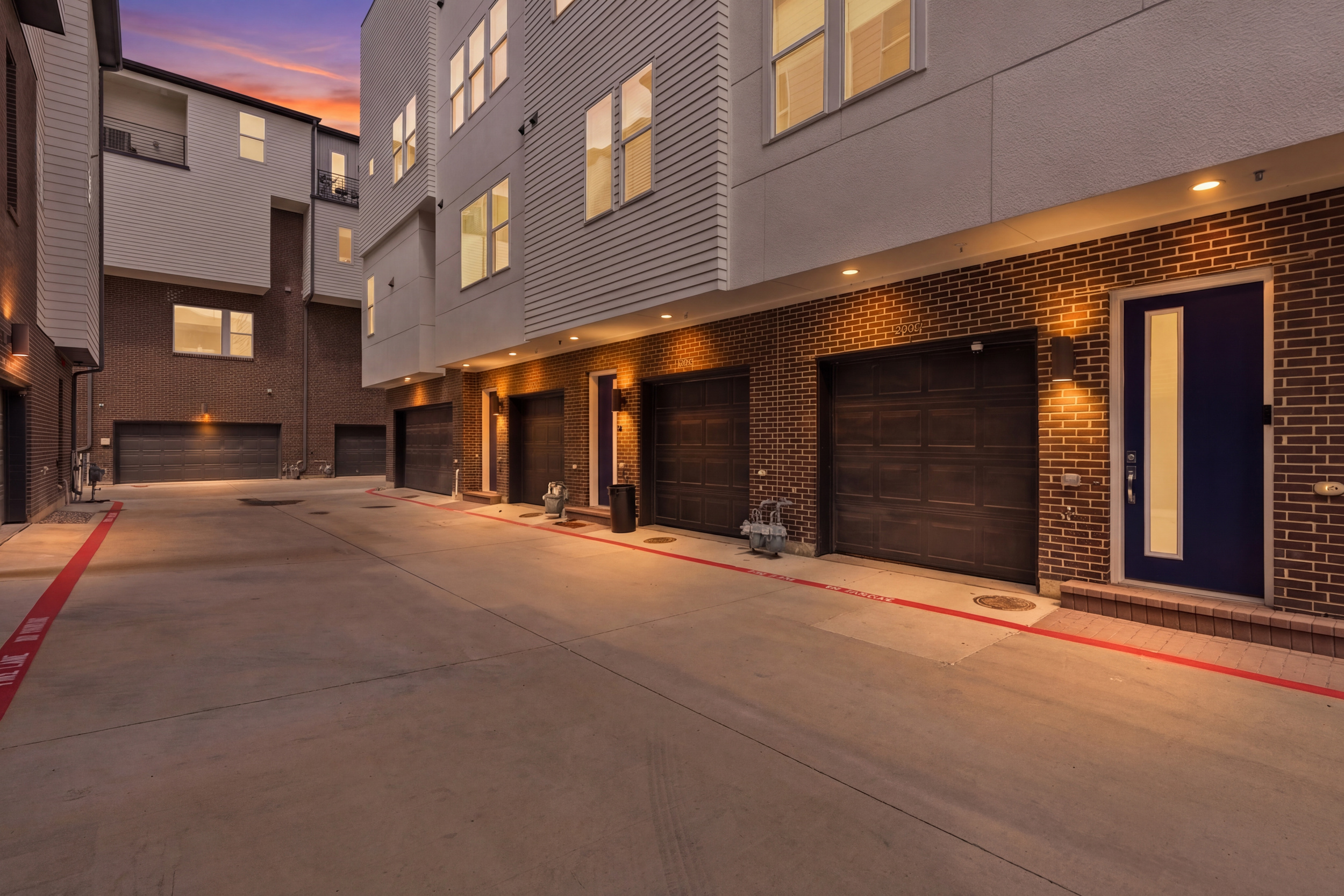 381 E Greenbriar Lane Dallas TX 75203