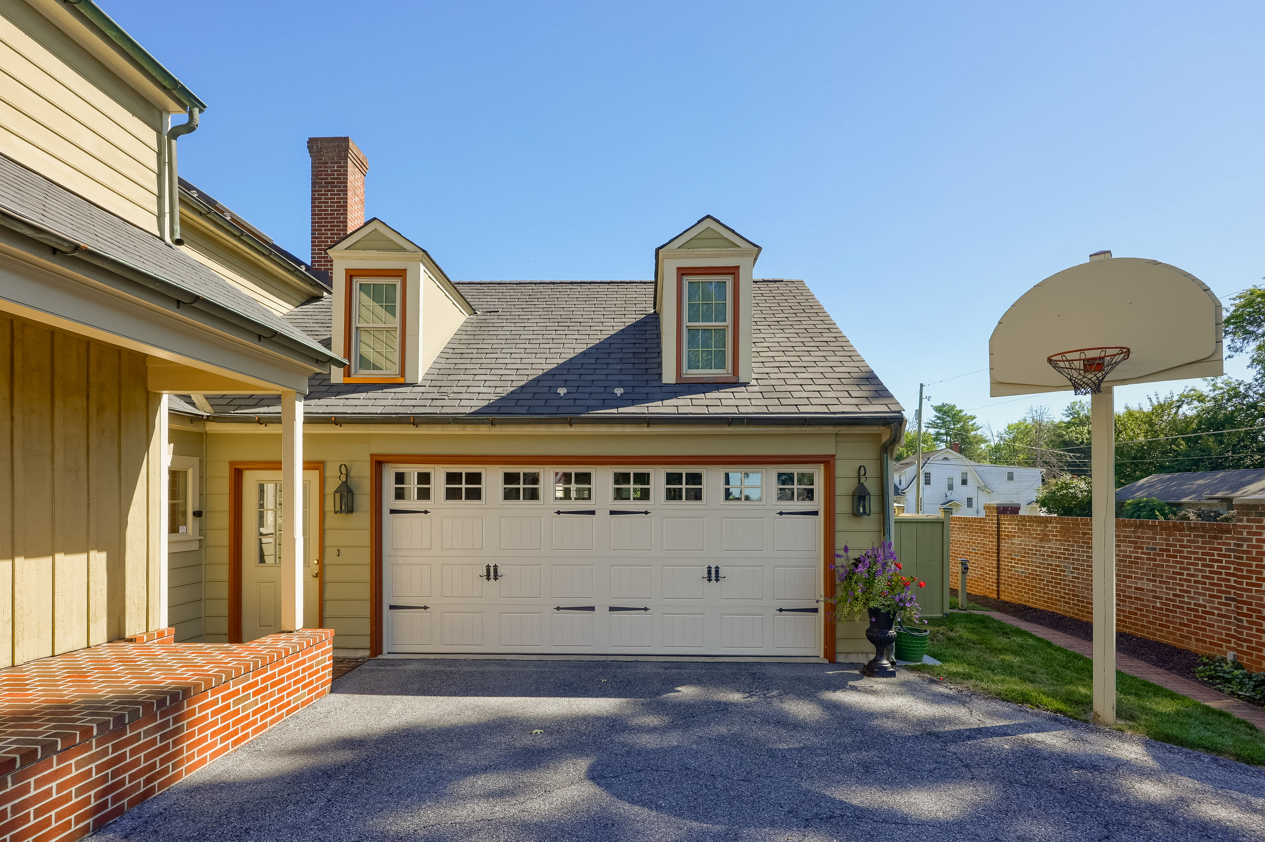 81 S Linden Street Manheim PA 17545