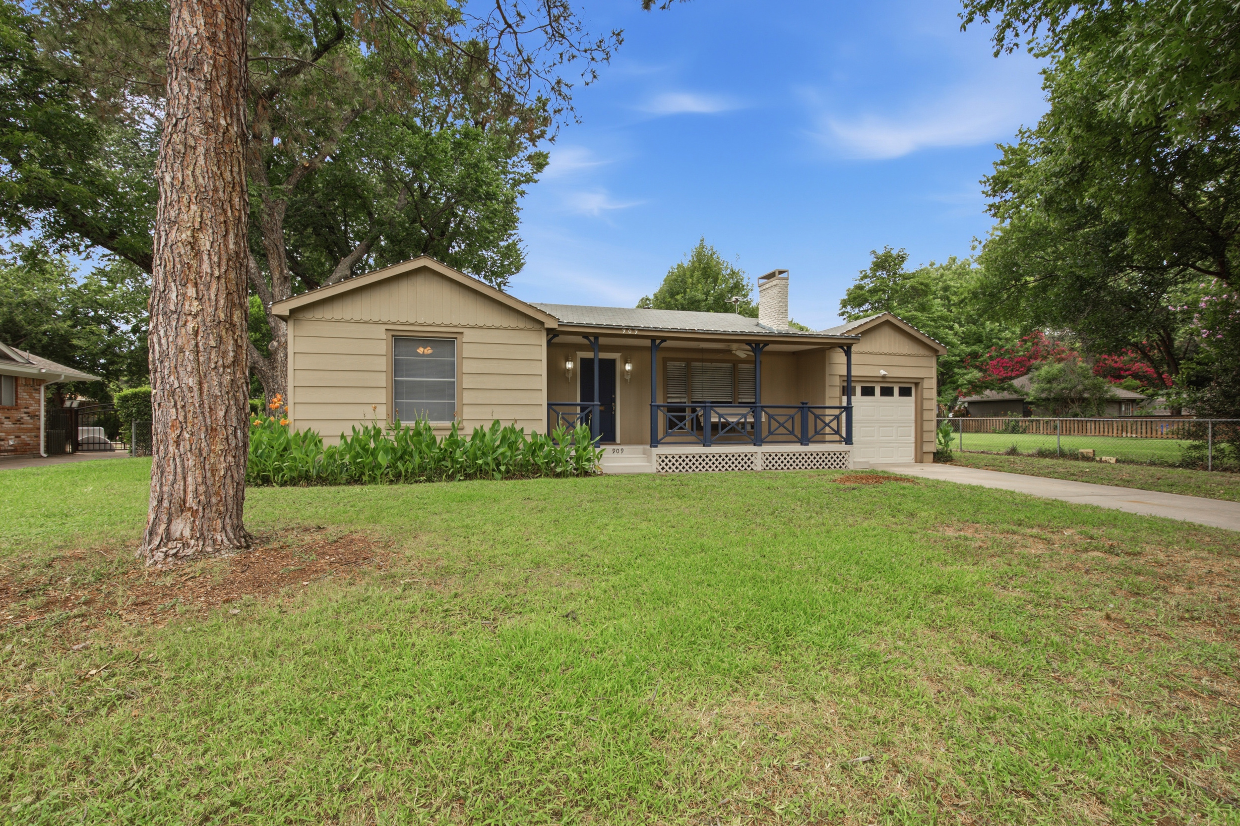 909 Keith Pumphrey Drive River Oaks TX 76114
