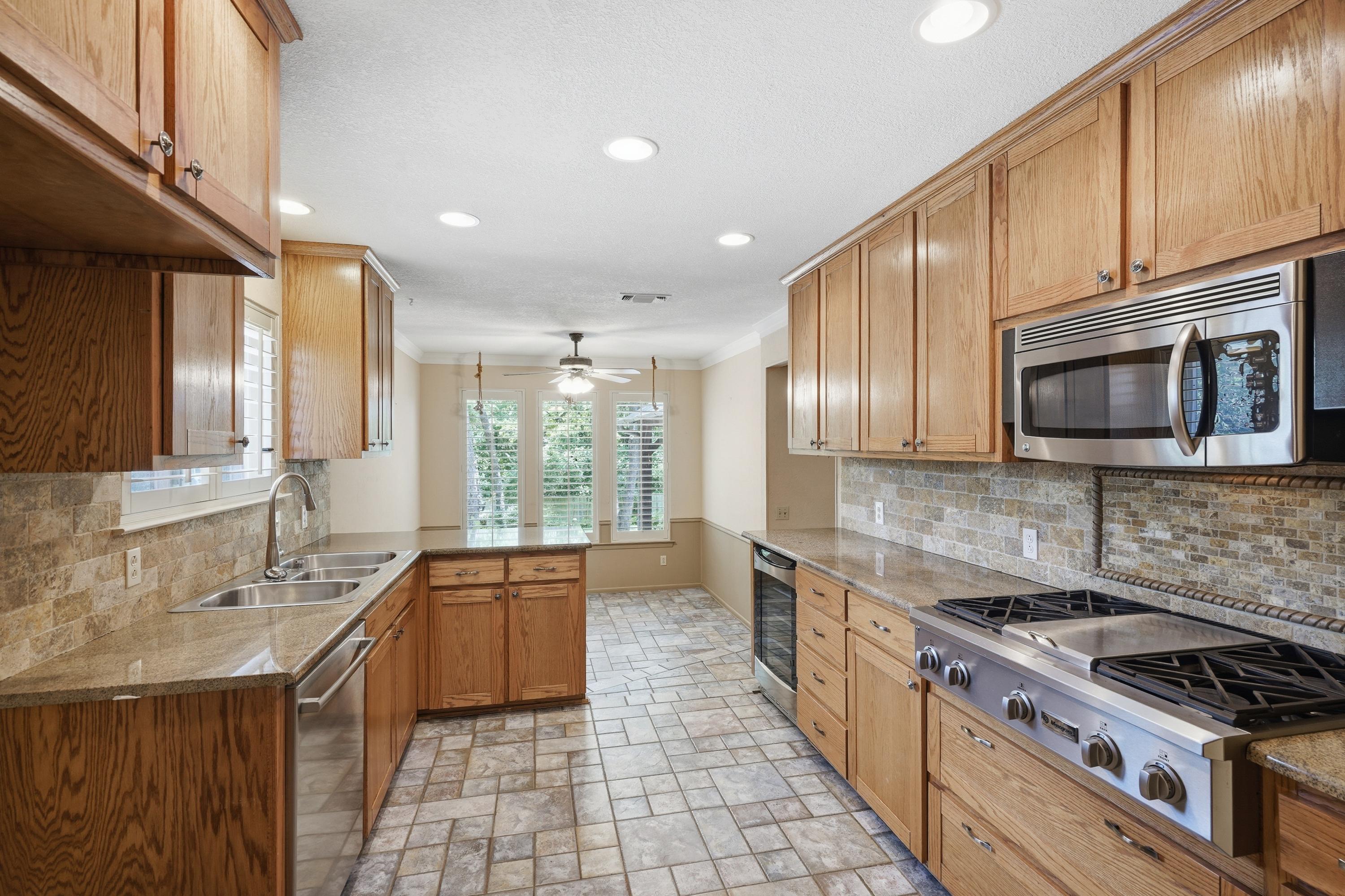1807 Mossy Oak Street Arlington TX 76012