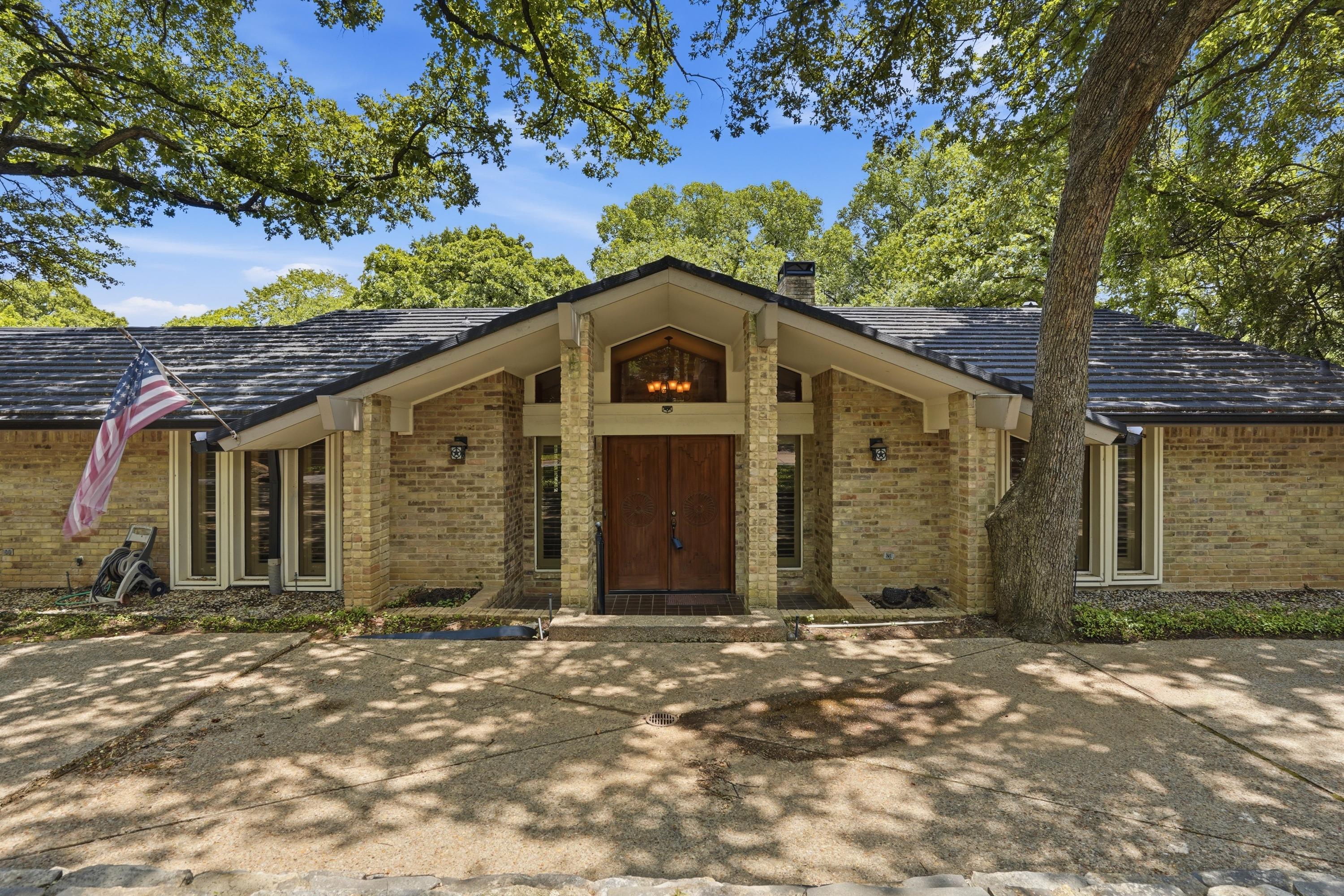 1807 Mossy Oak Street Arlington TX 76012