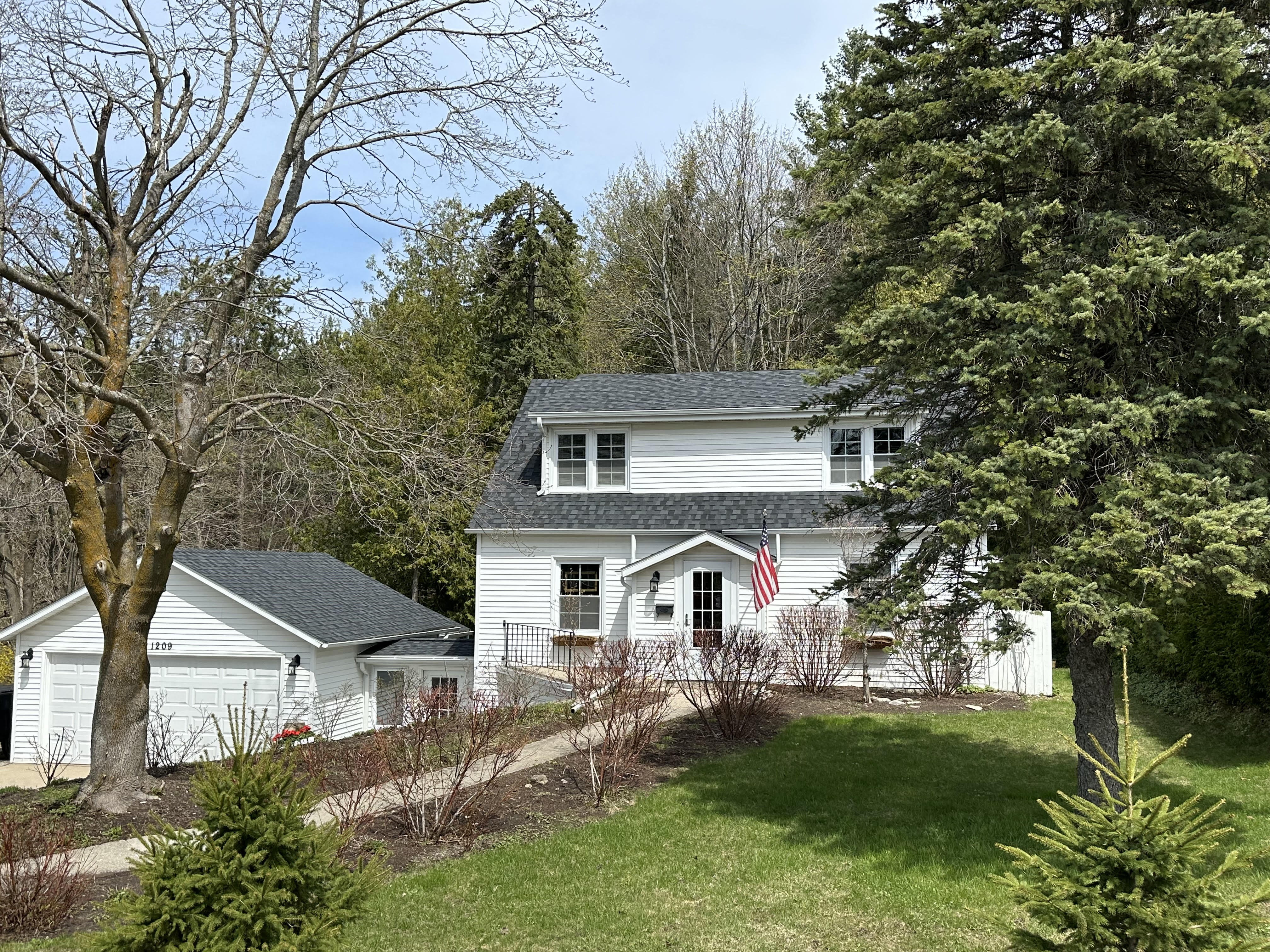 1209 E Mitchell Street Petoskey MI 49770