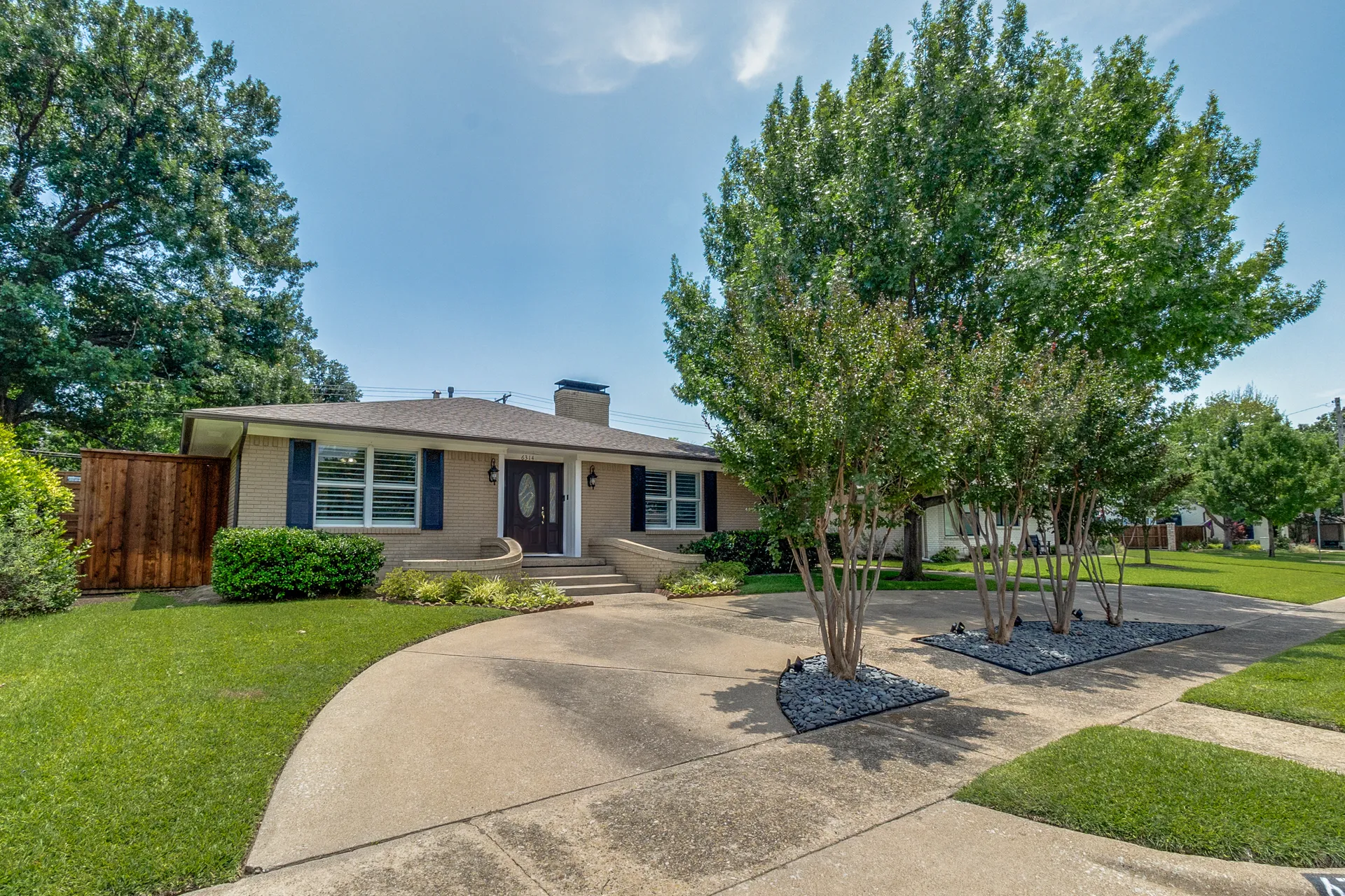 Dallas TX, 6314 Woodcrest Lane