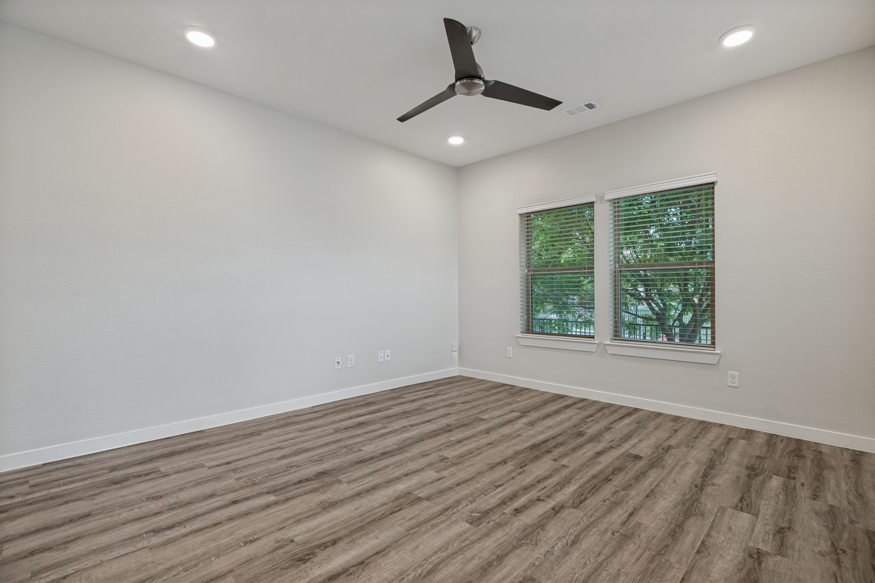 1596 Fiji Street Dallas TX 75203