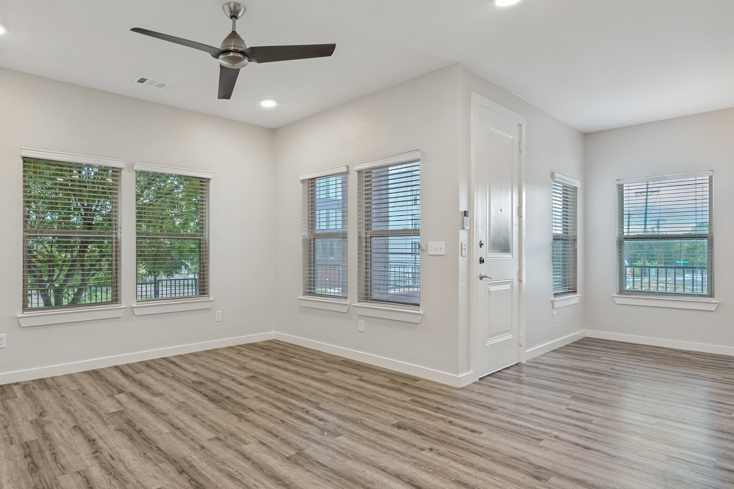 1596 Fiji Street Dallas TX 75203
