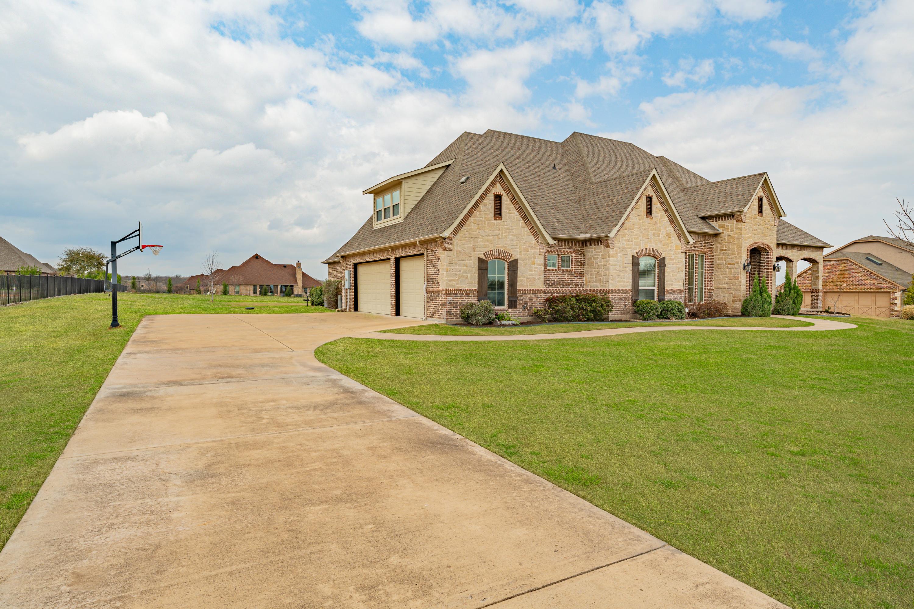 239 Bearclaw Circle Aledo TX 76008