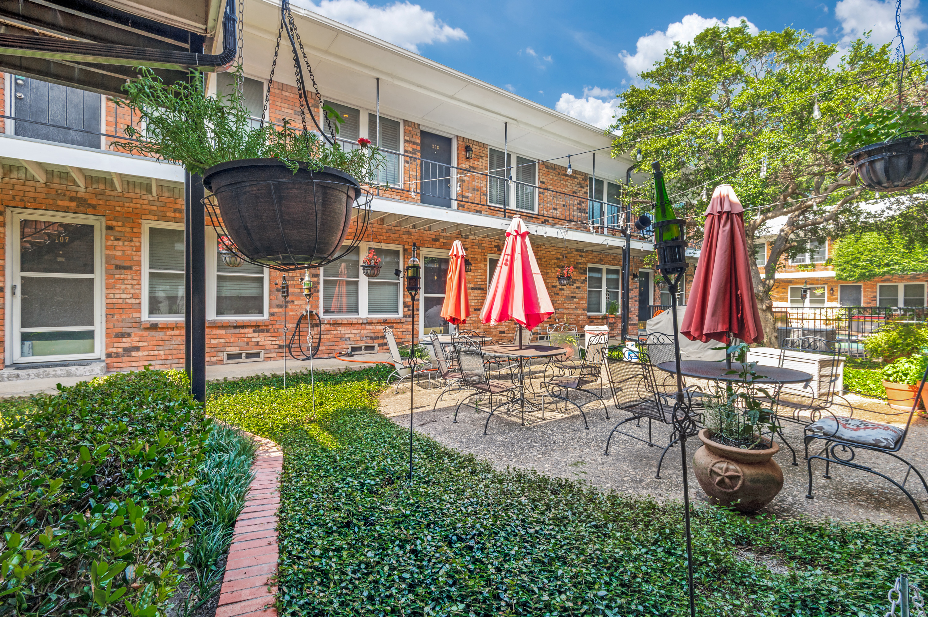 4206 Newton Avenue Dallas TX 75219