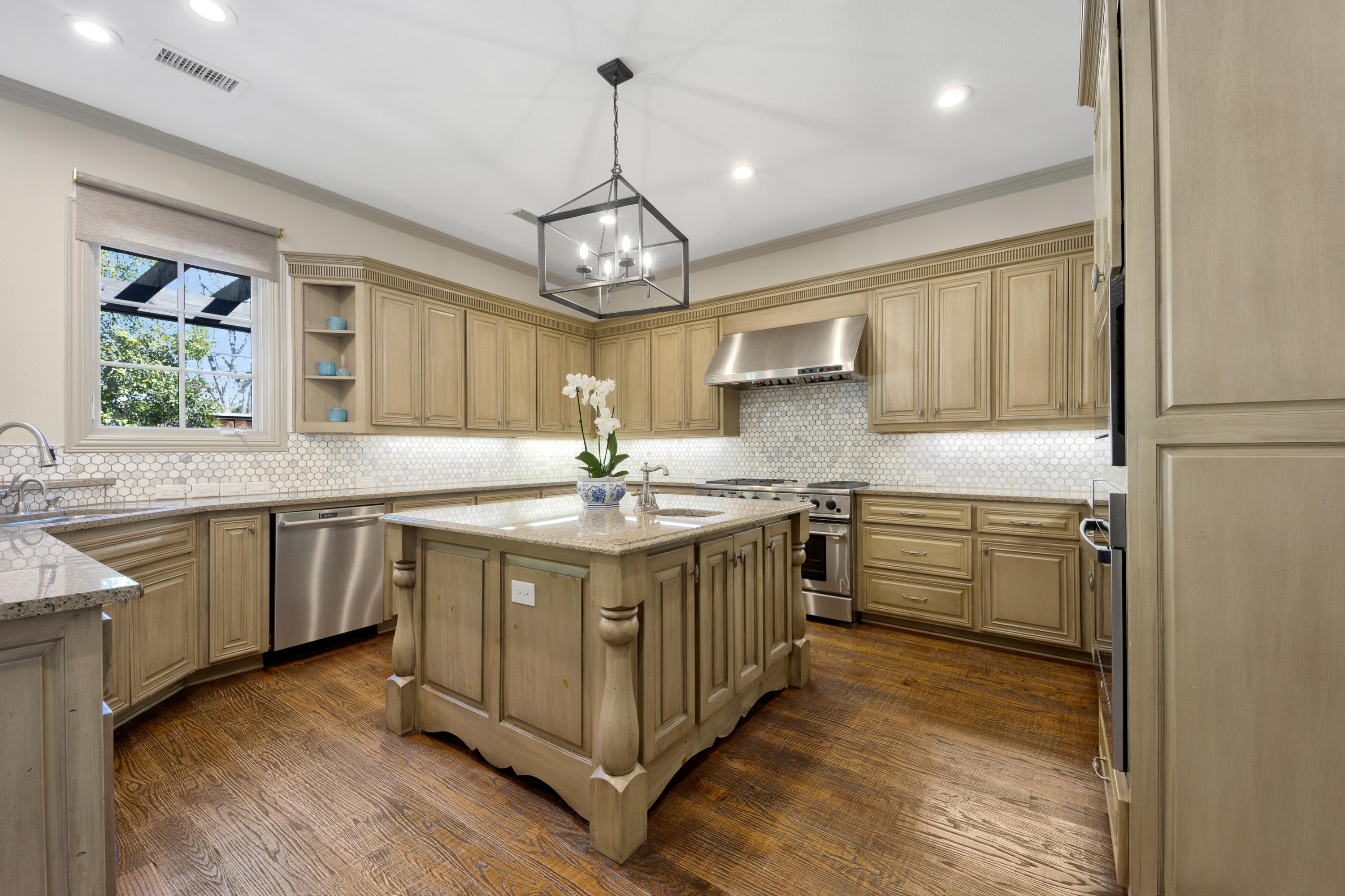 6615 Meadow Road Dallas TX 75230