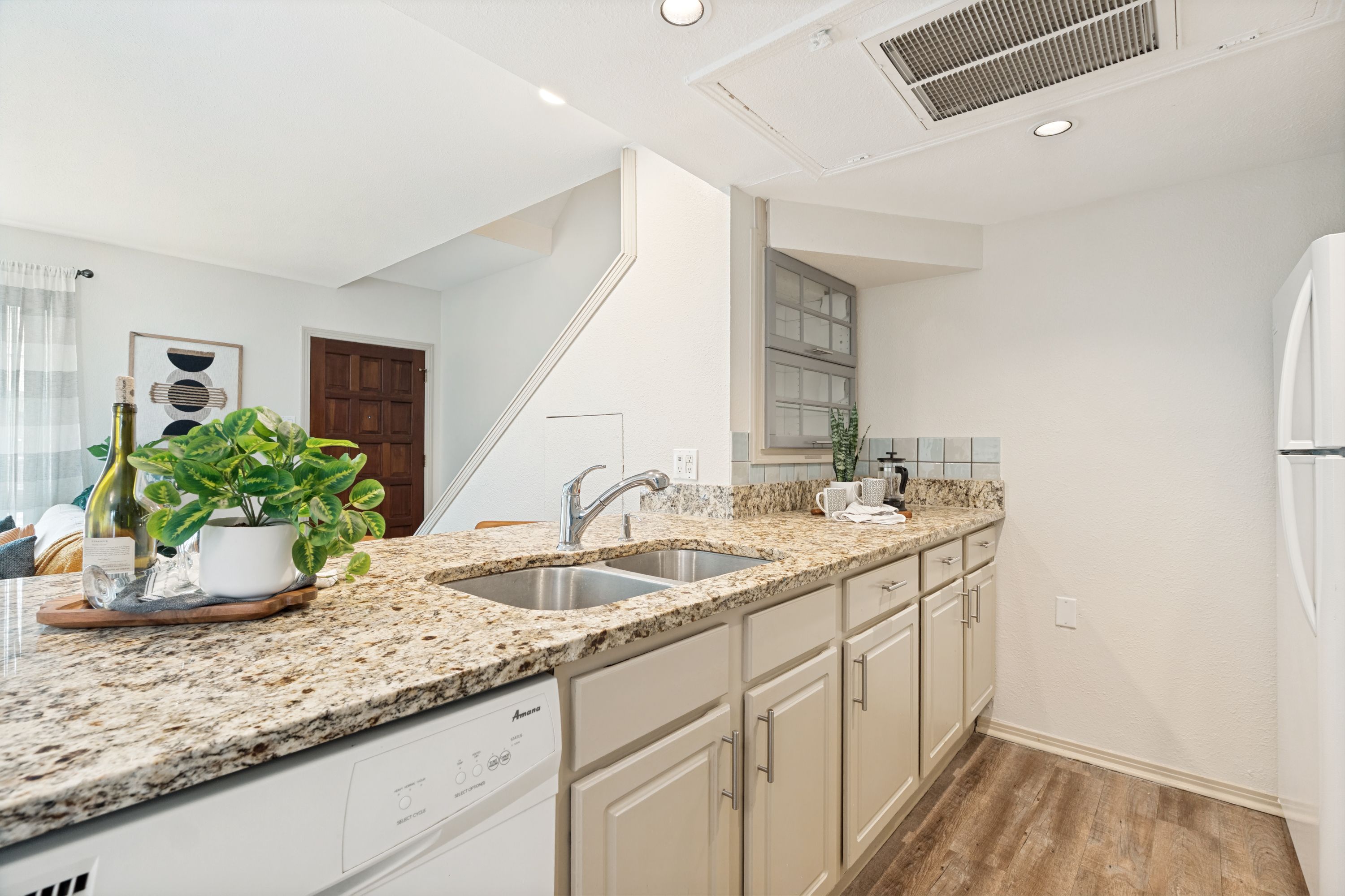 2710 Douglas Avenue Dallas TX 75219