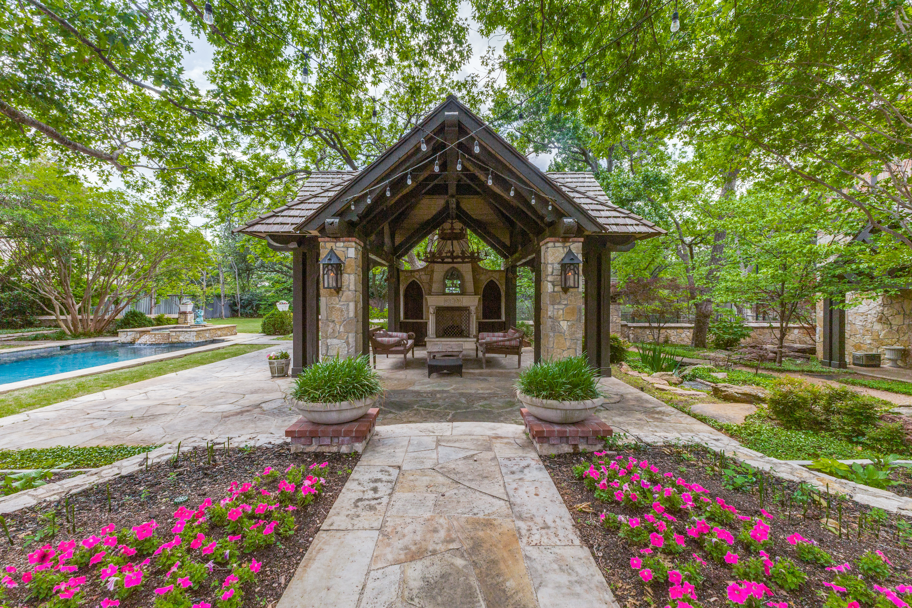 5106 Deloache Avenue Dallas TX 75220