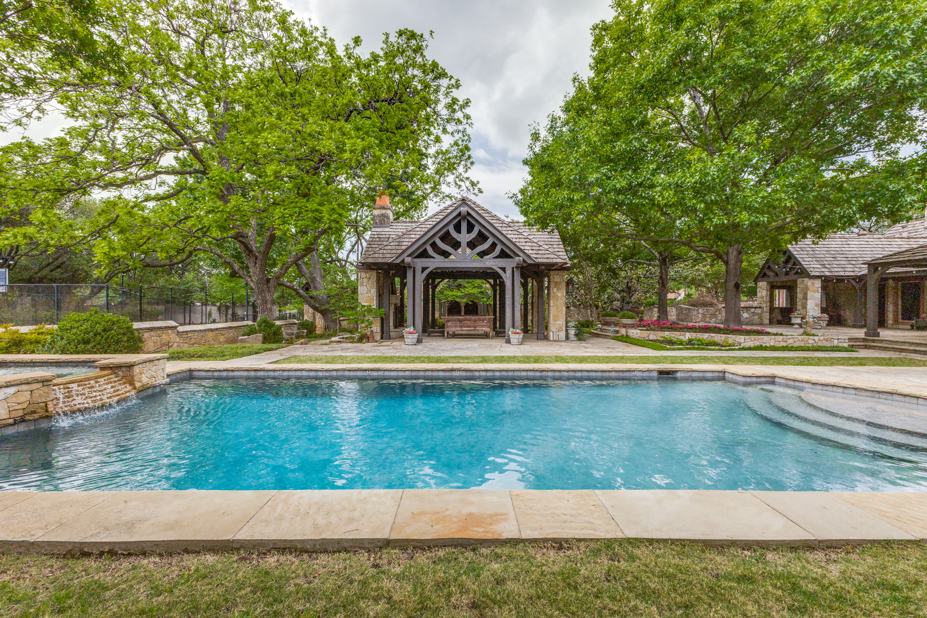 5106 Deloache Avenue Dallas TX 75220