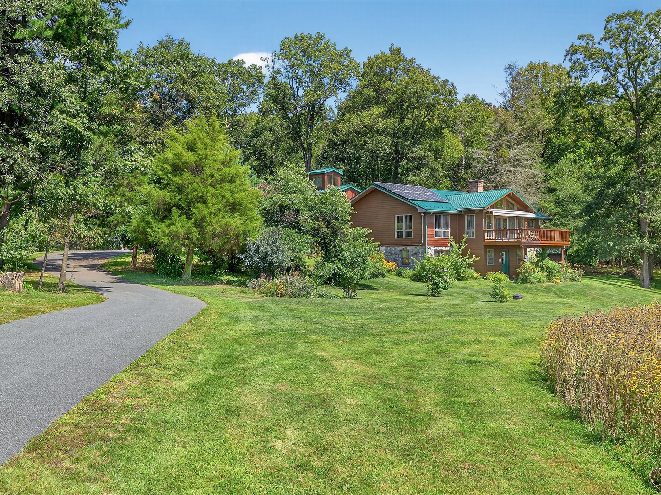 1494 Mountain Road Orrtanna PA 17353