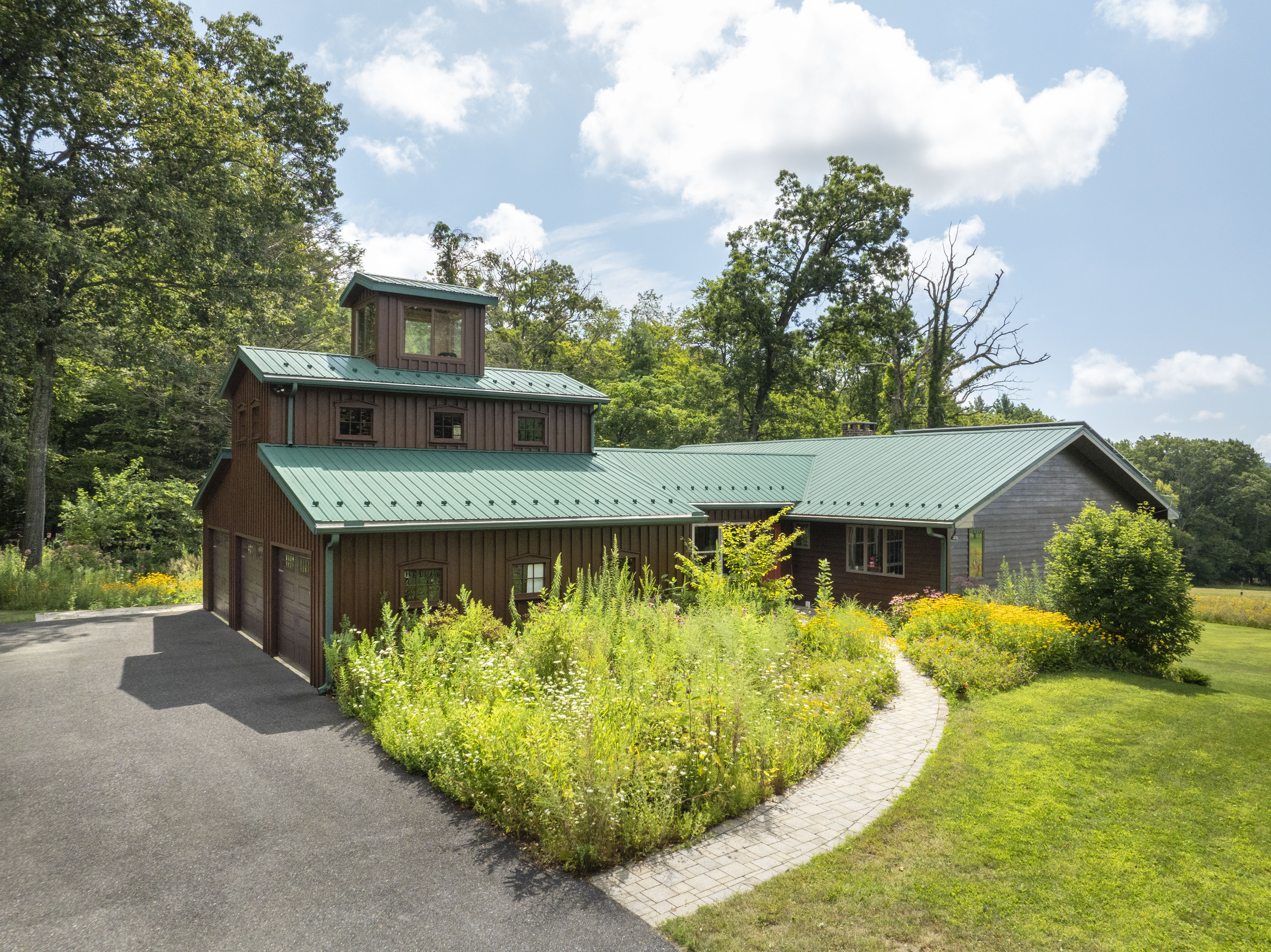 1494 Mountain Road Orrtanna PA 17353