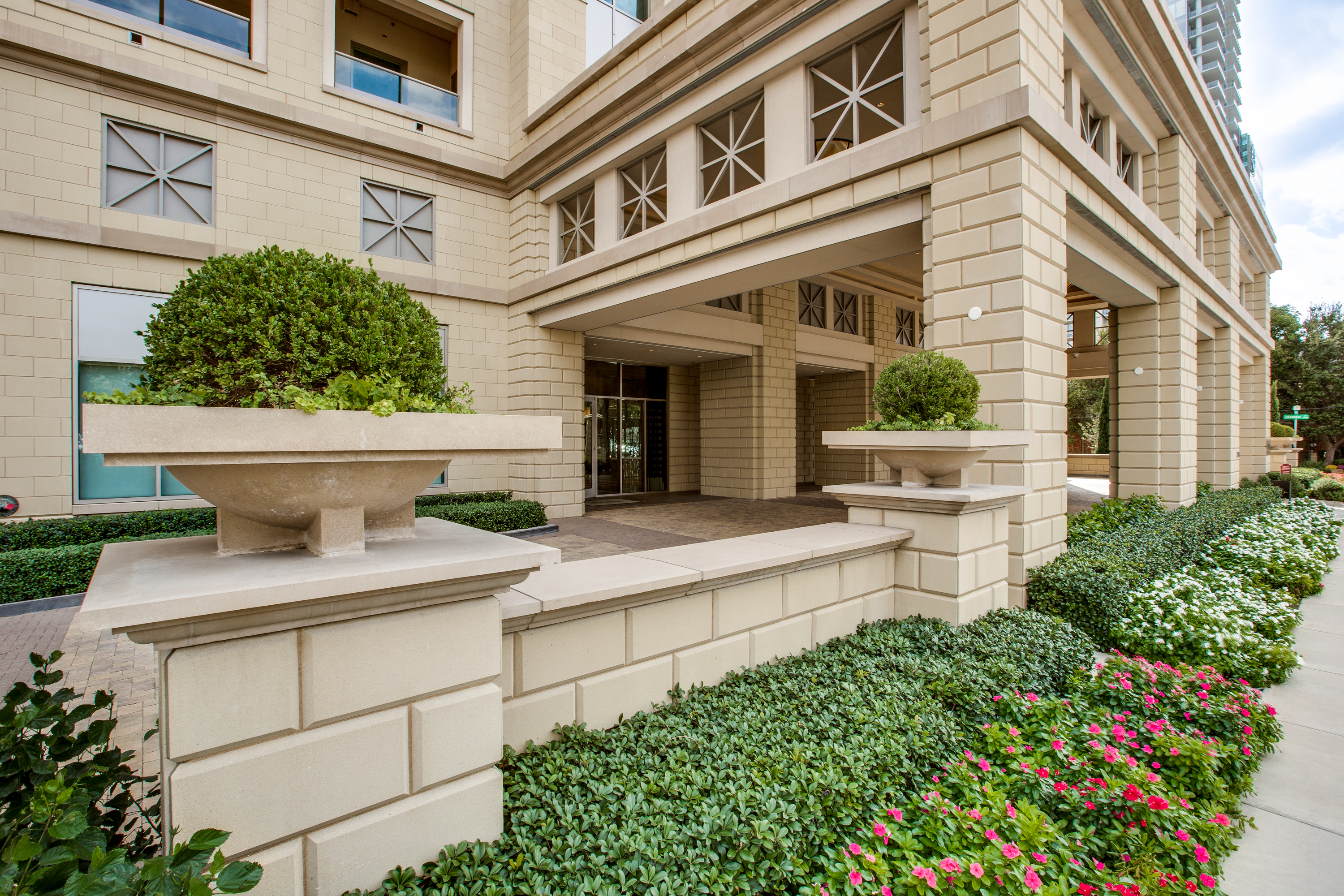 2300 Wolf Street Dallas TX 75201