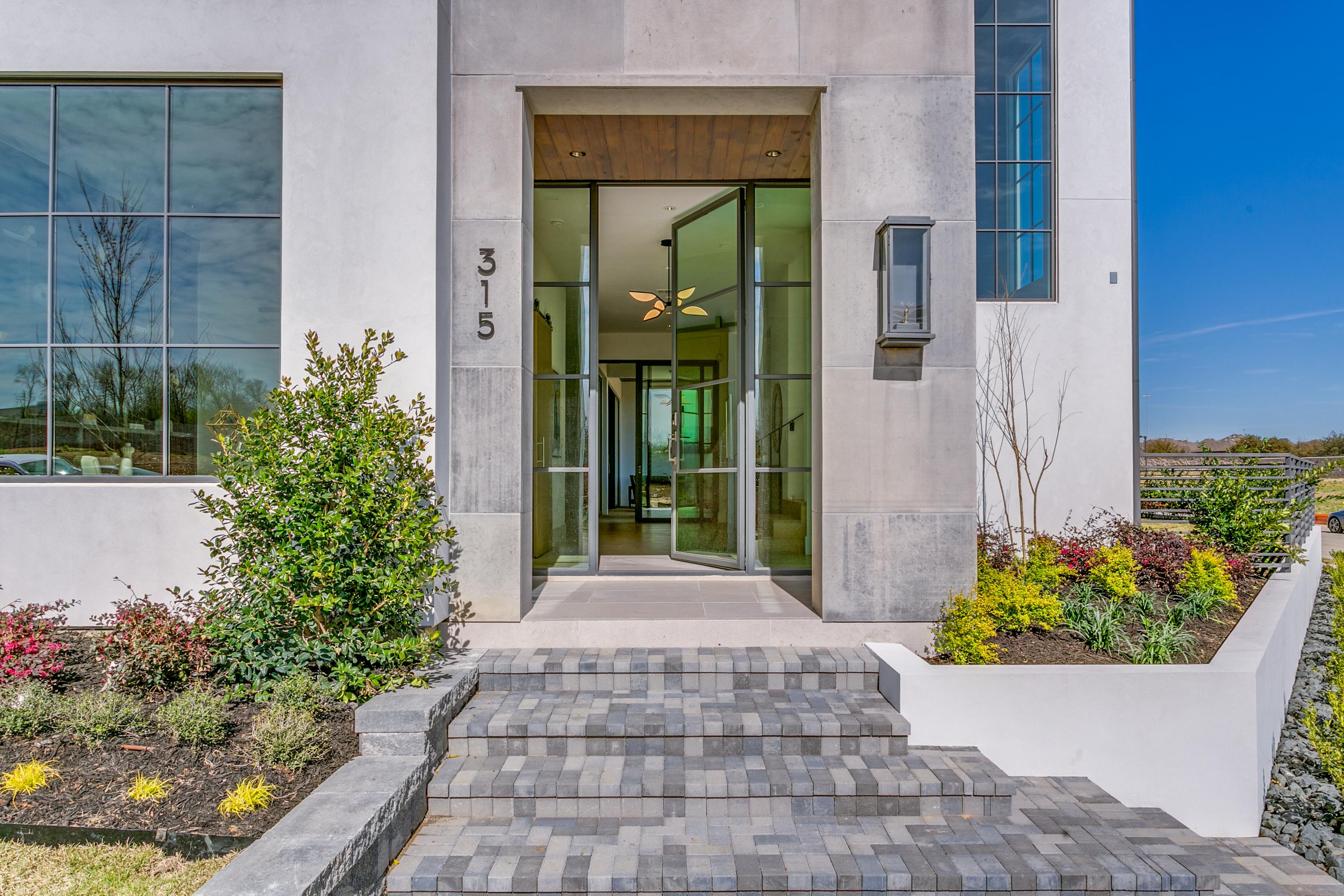 315 Regal Lane Irving TX 75039