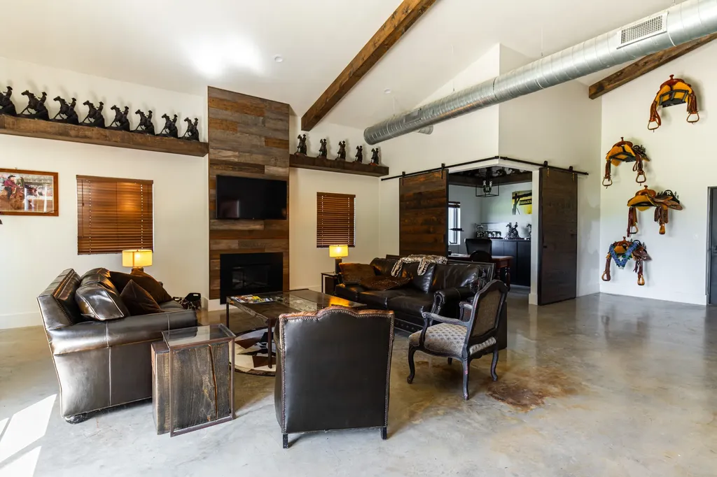 9050 County Road 519 Alvarado TX 76009