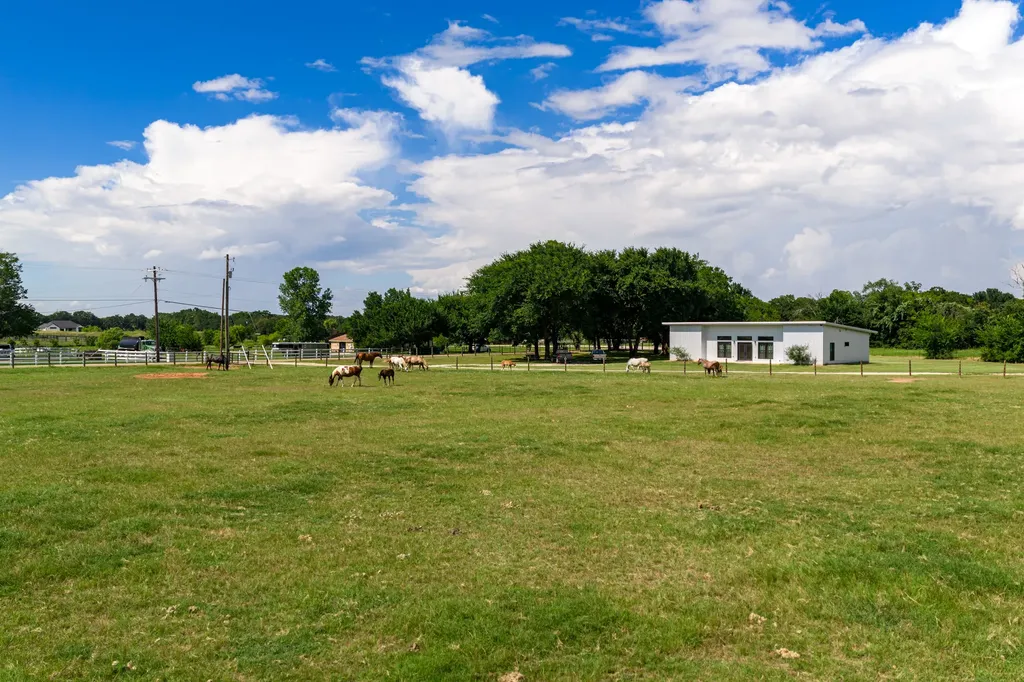 9050 County Road 519 Alvarado TX 76009
