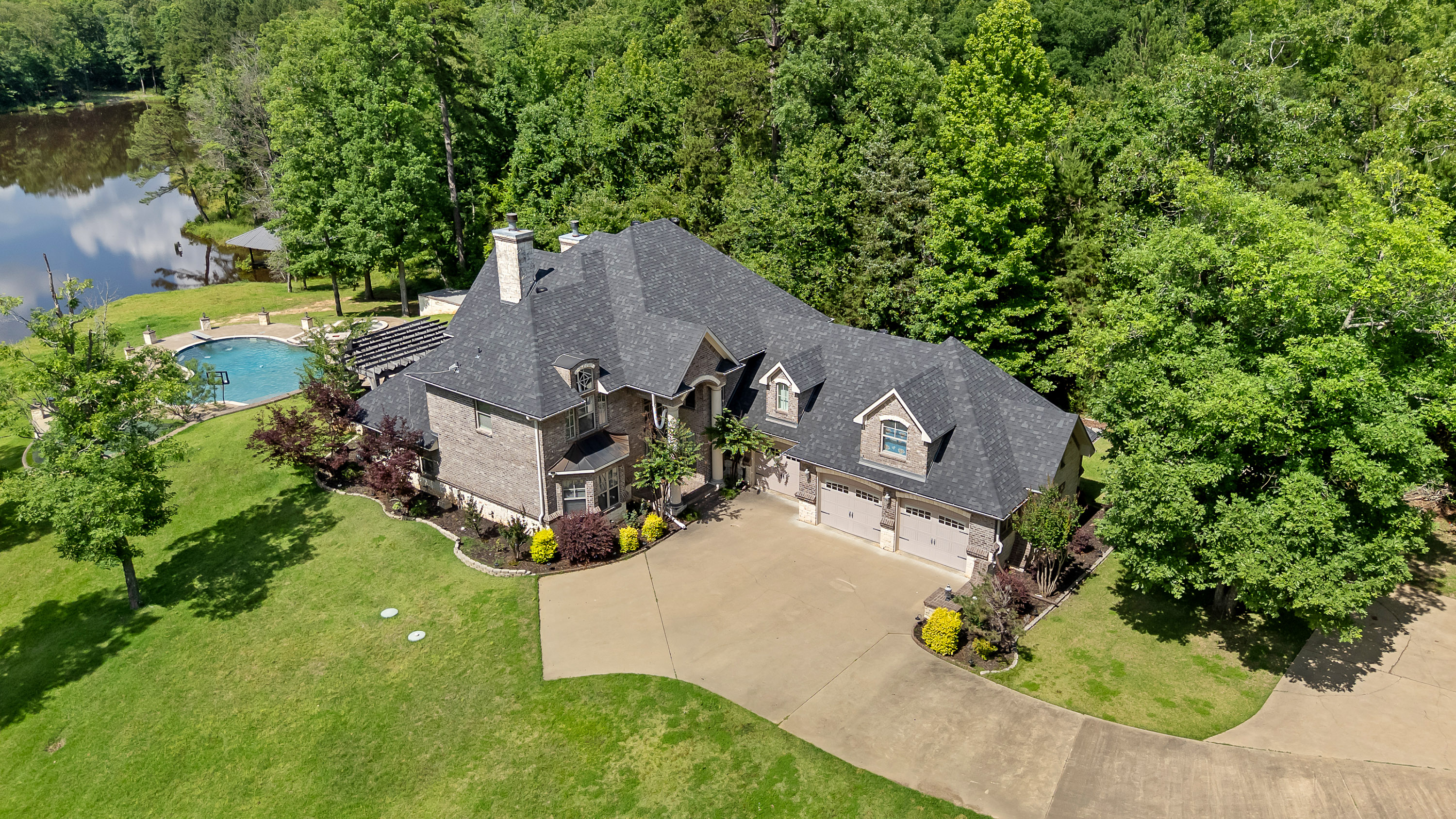 1411 County Road 4120 Atlanta TX 75551