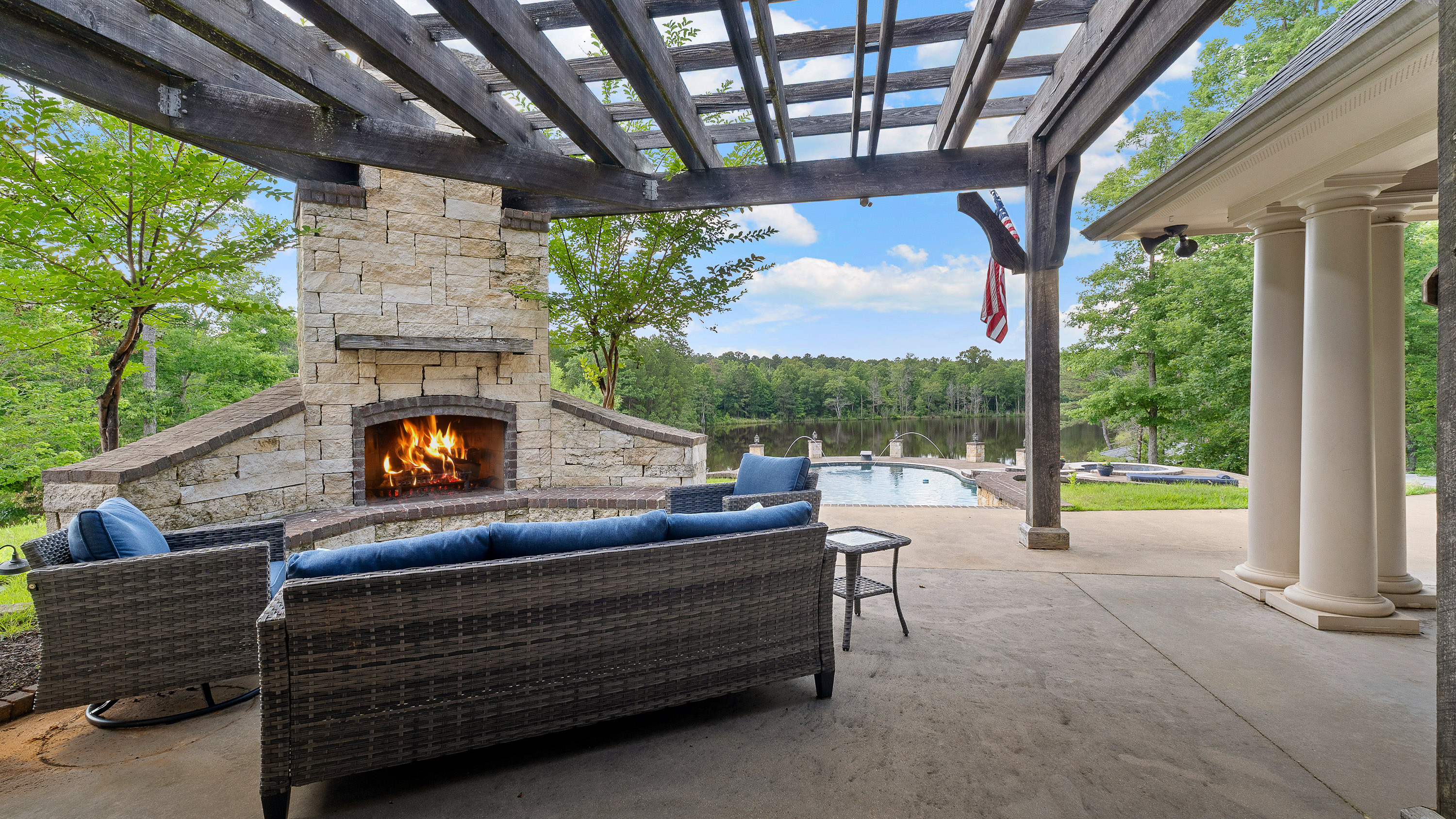 1411 County Road 4120 Atlanta TX 75551