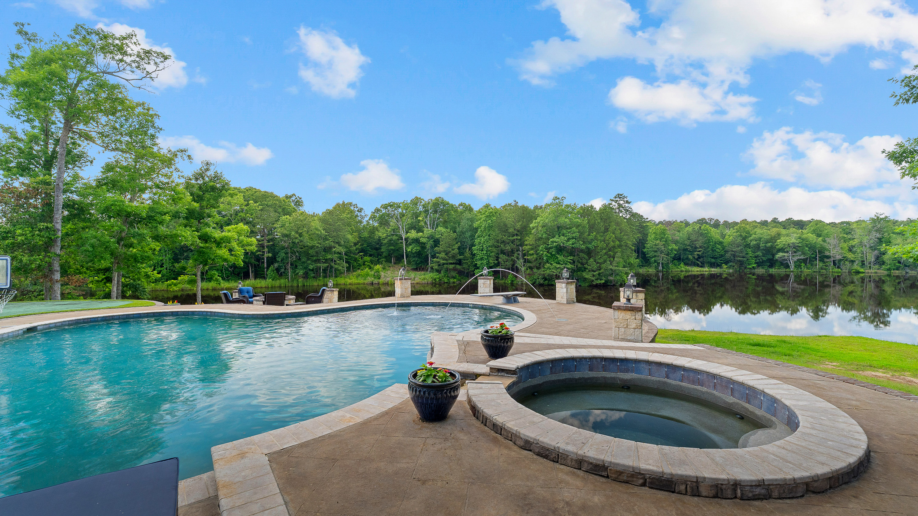 1411 County Road 4120 Atlanta TX 75551