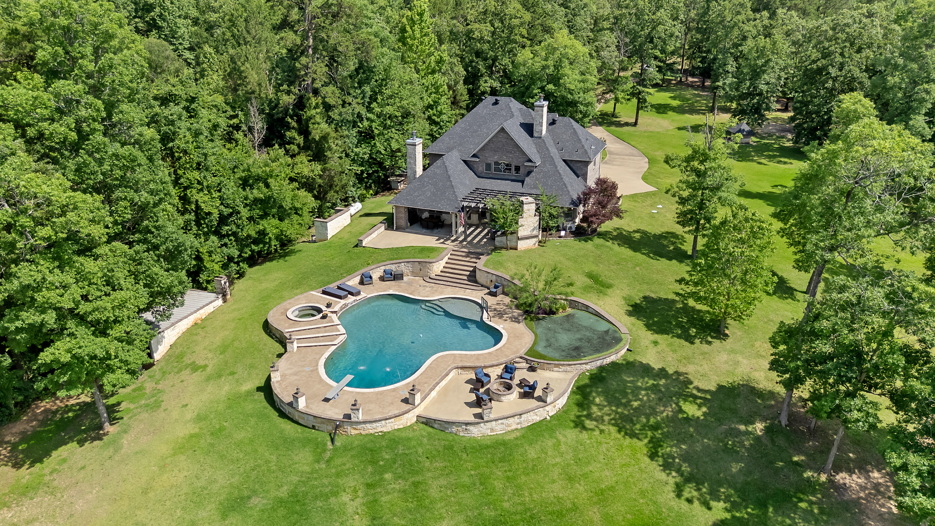 1411 County Road 4120 Atlanta TX 75551