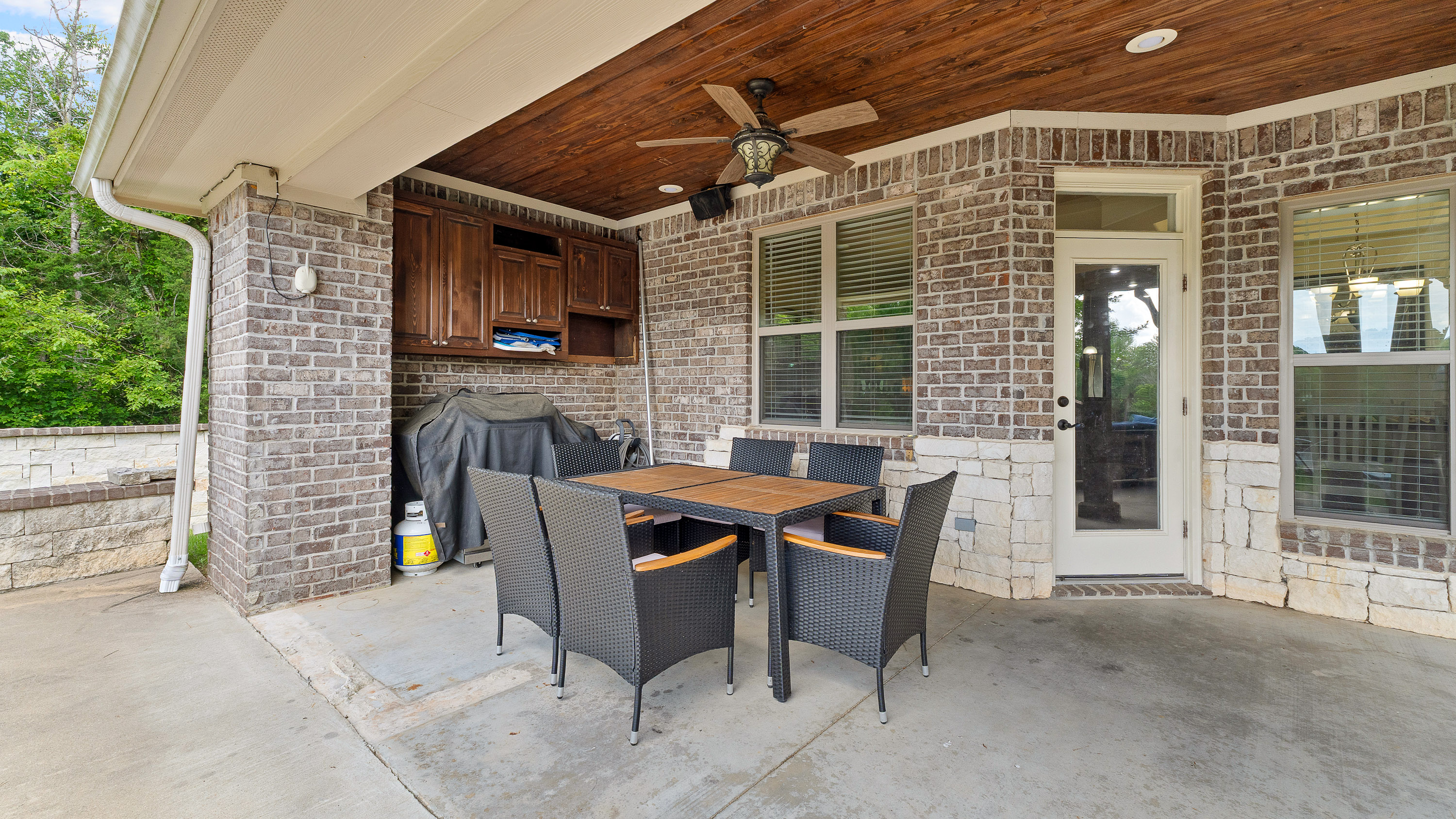 1411 County Road 4120 Atlanta TX 75551