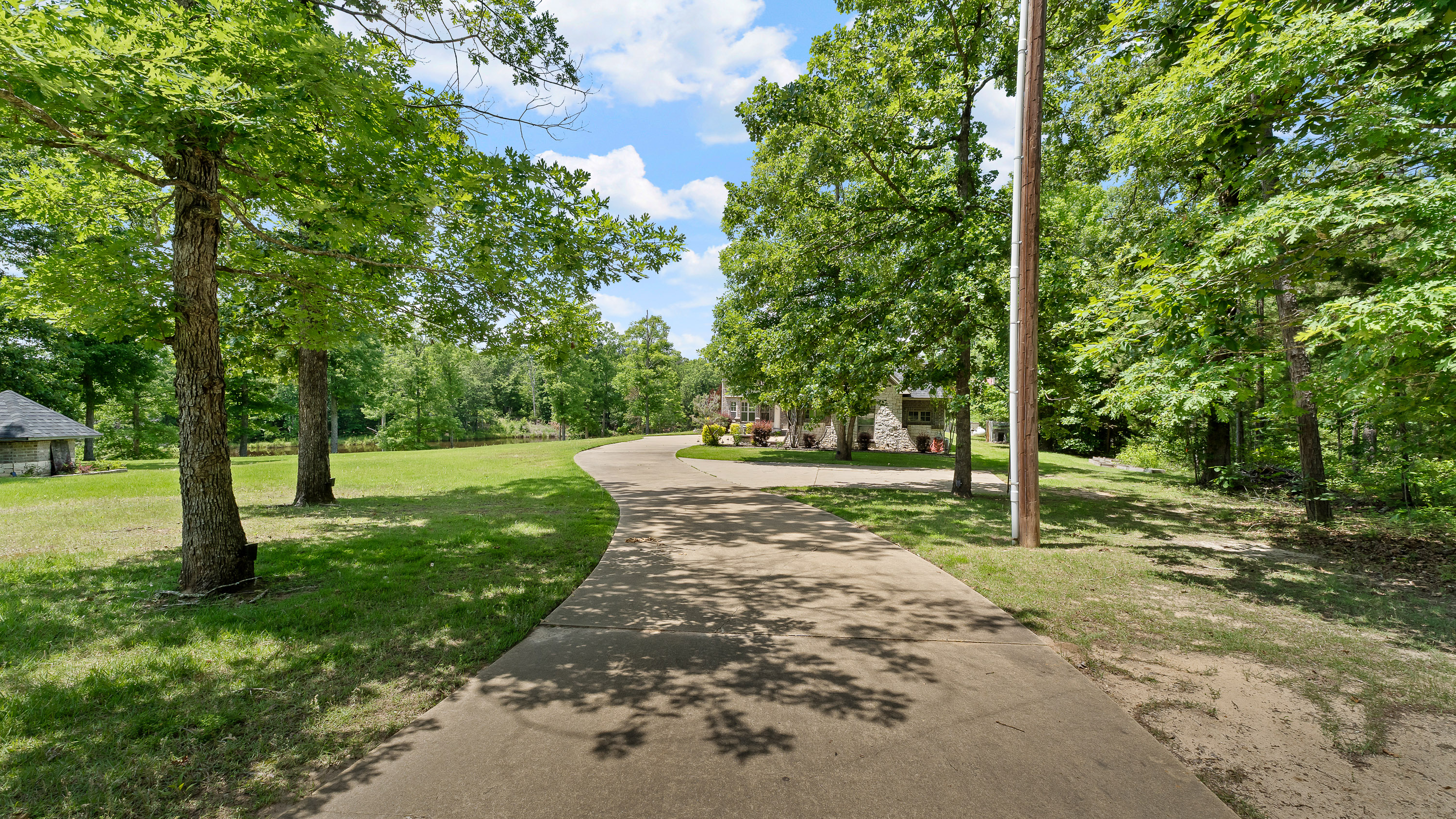 1411 County Road 4120 Atlanta TX 75551