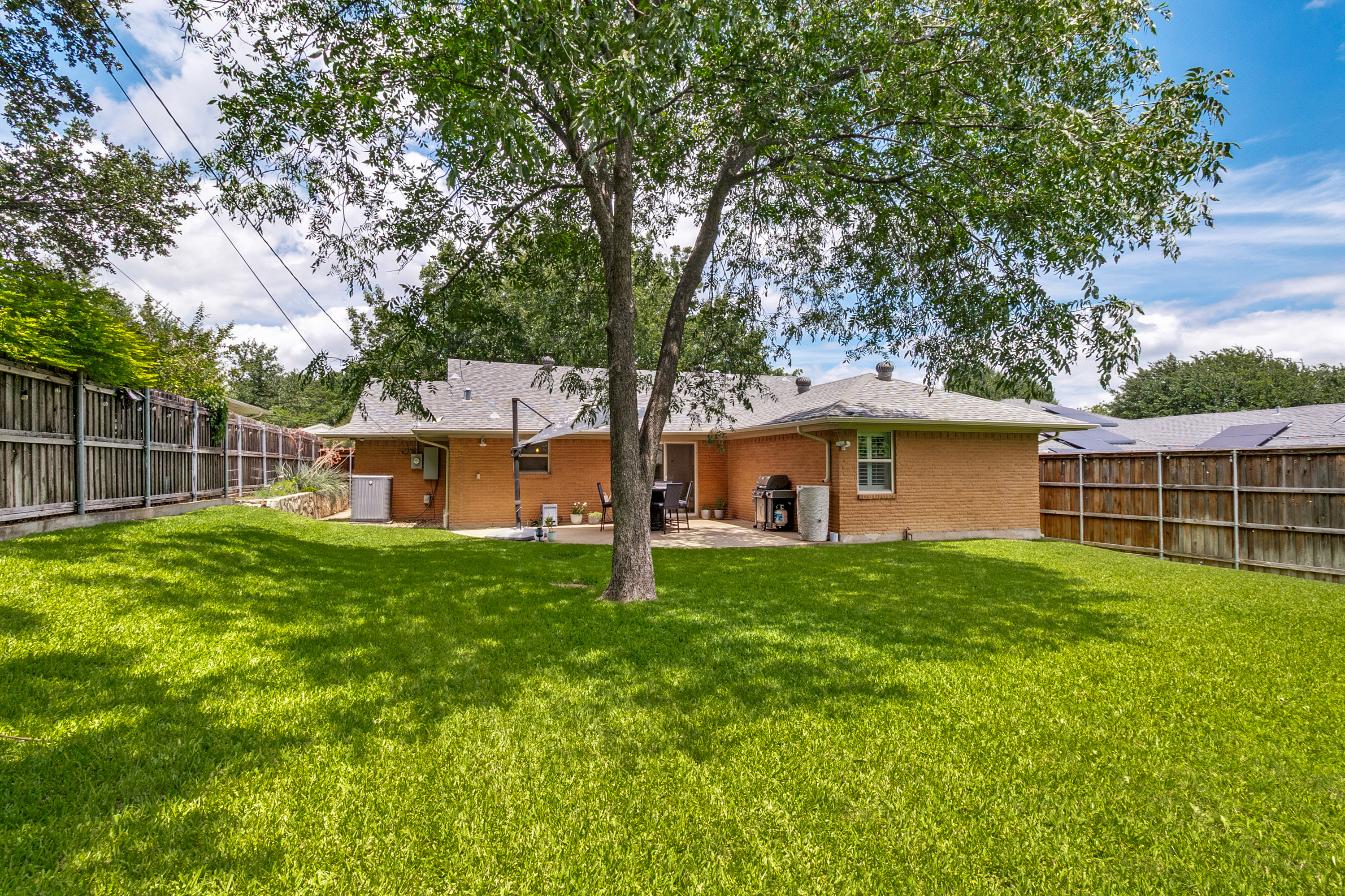 8815 Larchwood Drive Dallas TX 75238
