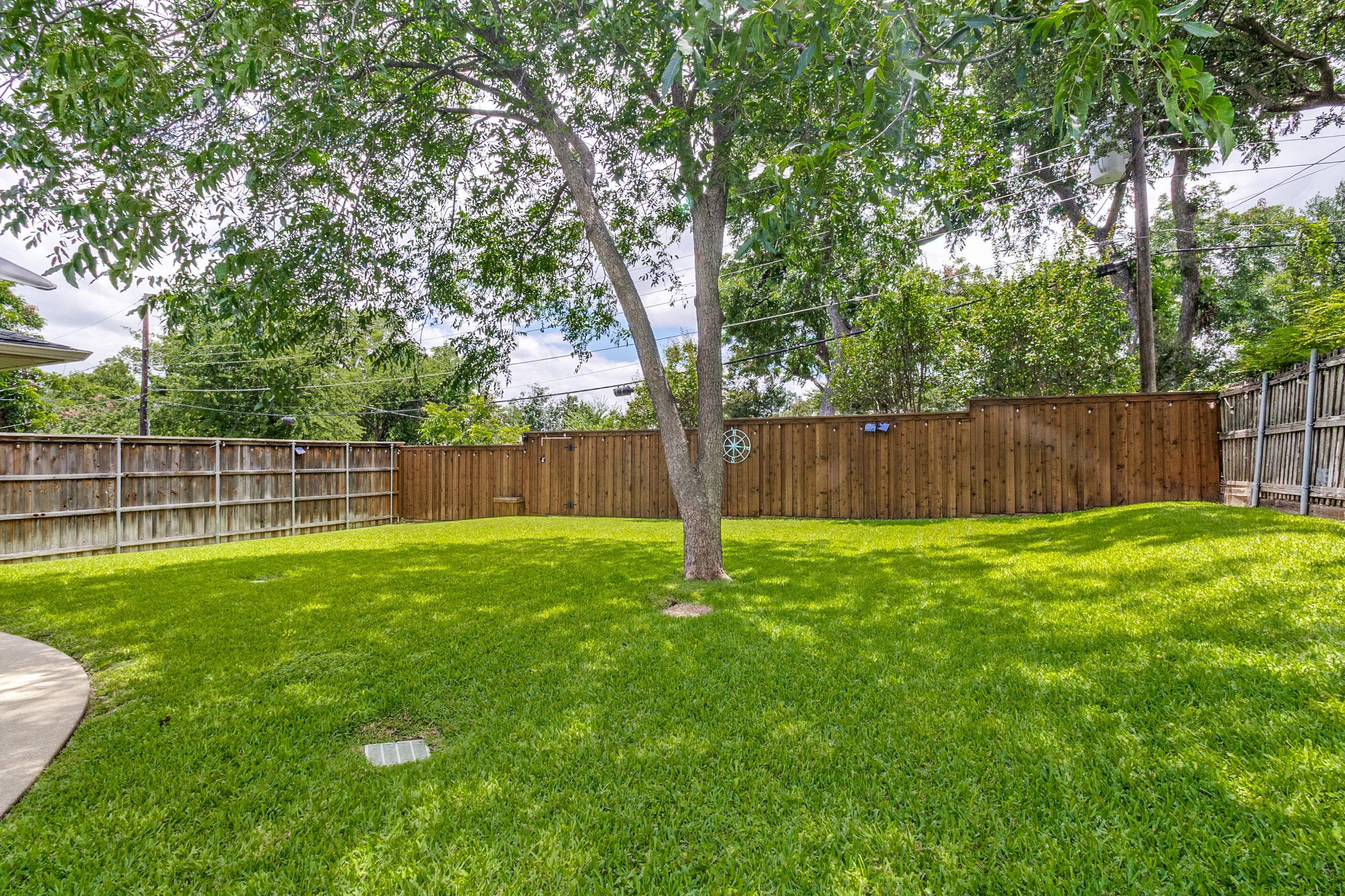 8815 Larchwood Drive Dallas TX 75238