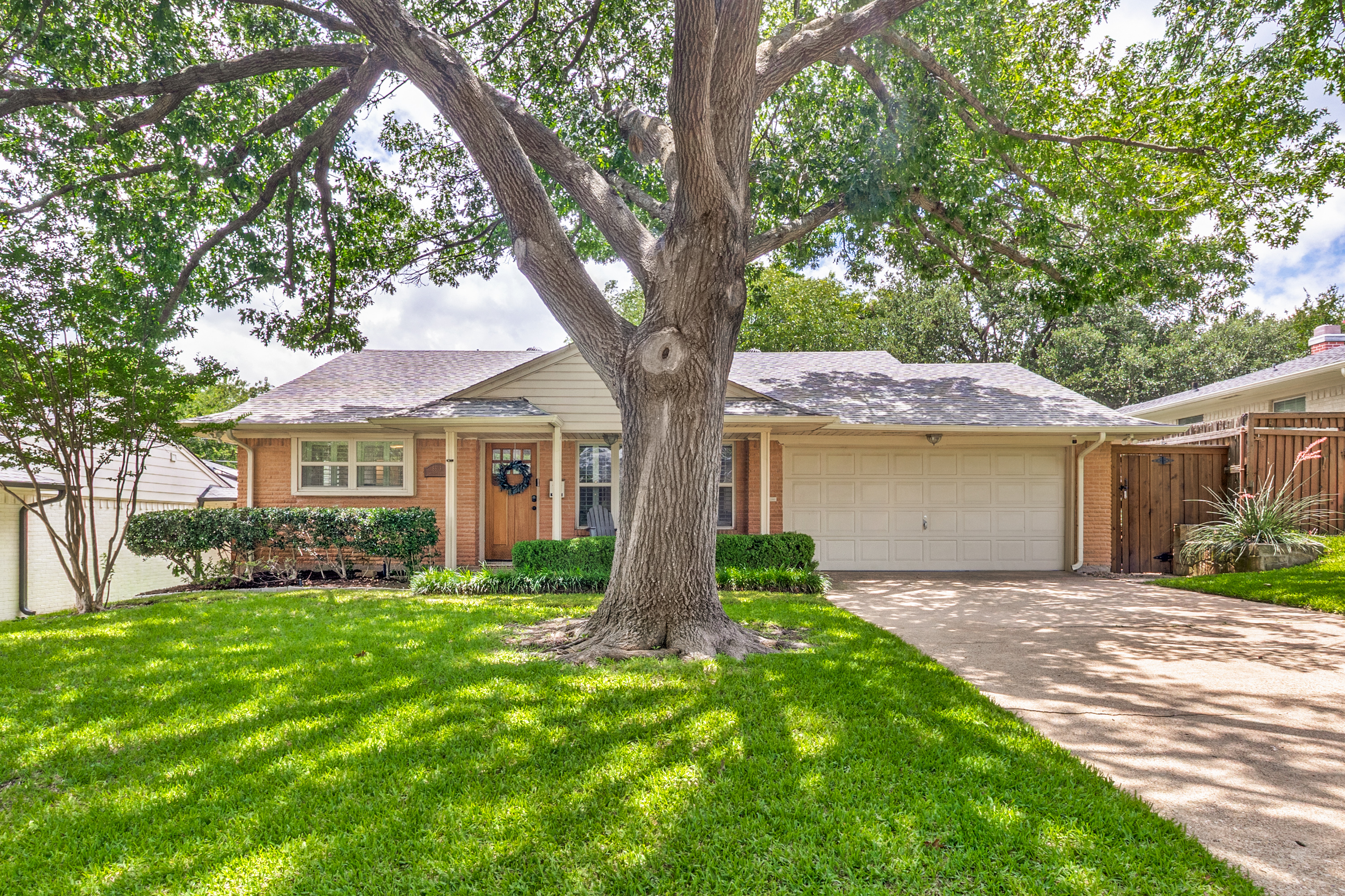 8815 Larchwood Drive Dallas TX 75238