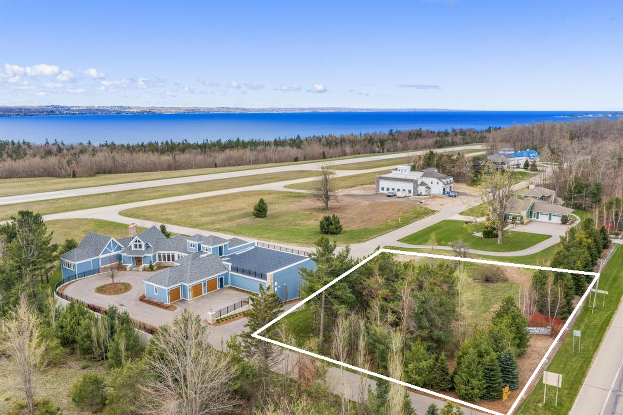 7955 Bay Skies Court Harbor Springs MI 49740