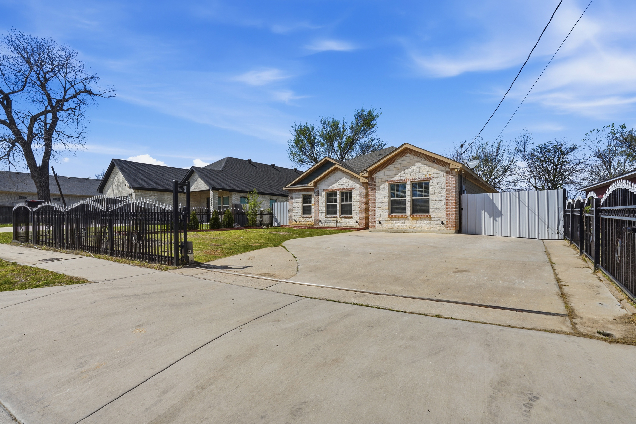 3021 Springview Avenue Dallas TX 75216