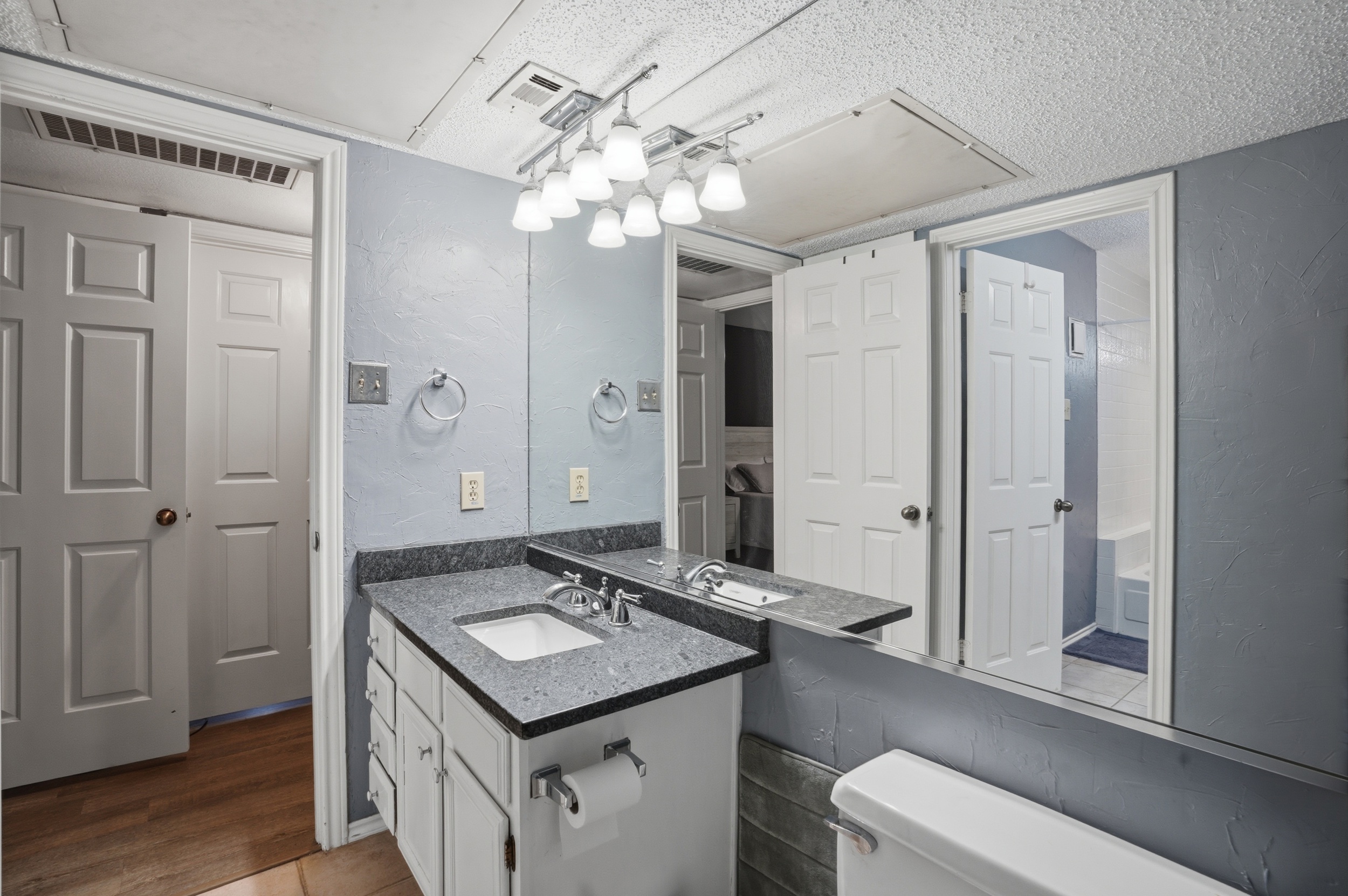 16301 Ledgemont Lane Addison TX 75001