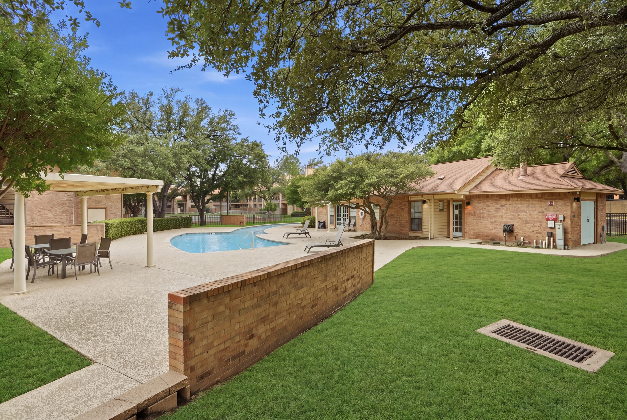 16301 Ledgemont Lane Addison TX 75001