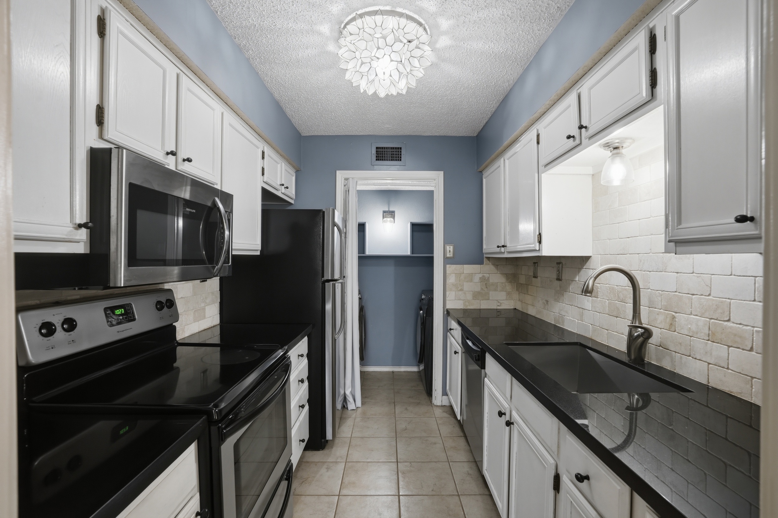 16301 Ledgemont Lane Addison TX 75001