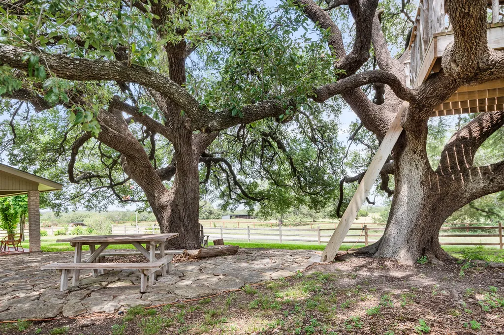 0 County Road 409 - Otra Vez Ranch Spicewood TX 78669