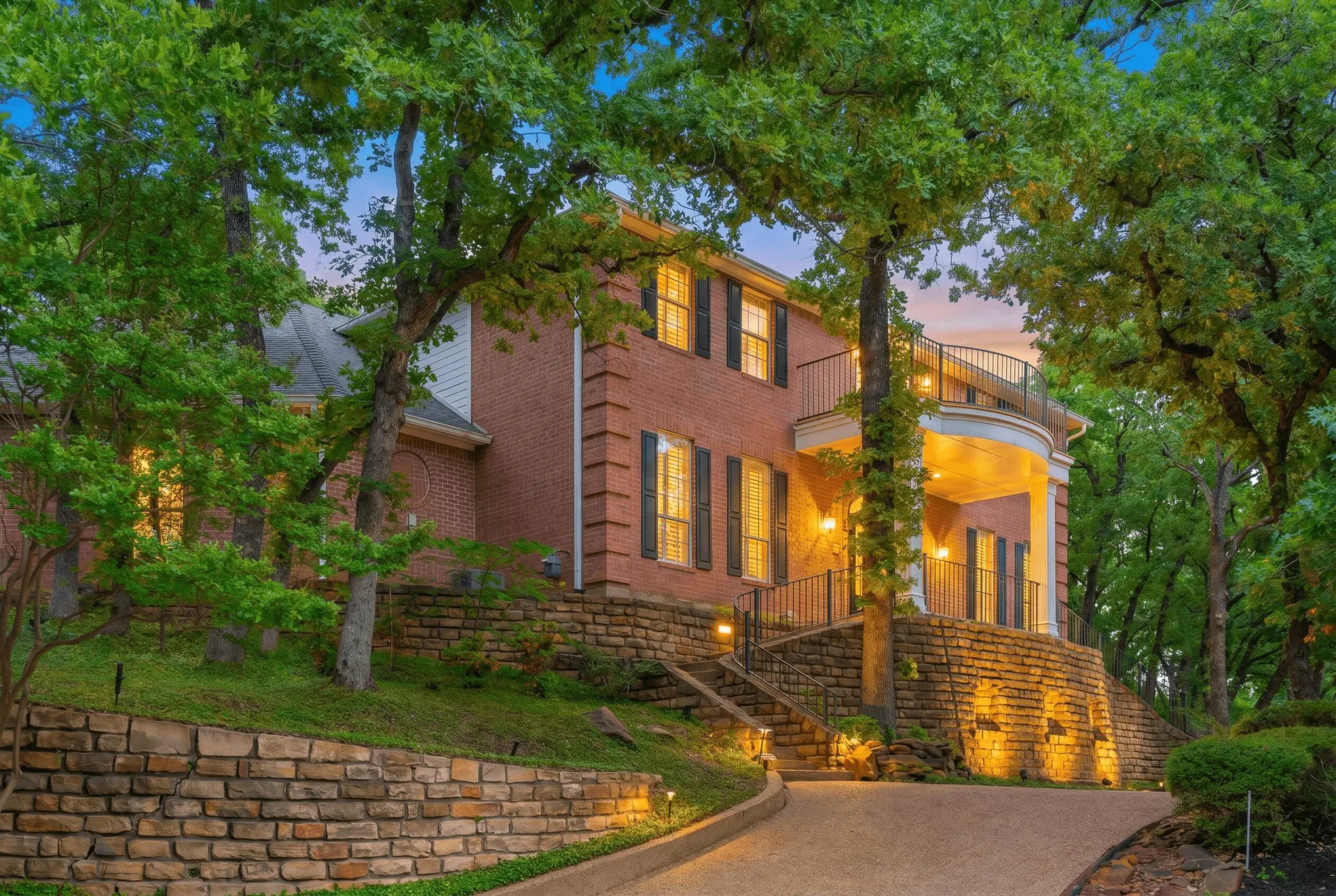 Colleyville TX, 302 W Charlottesville Avenue