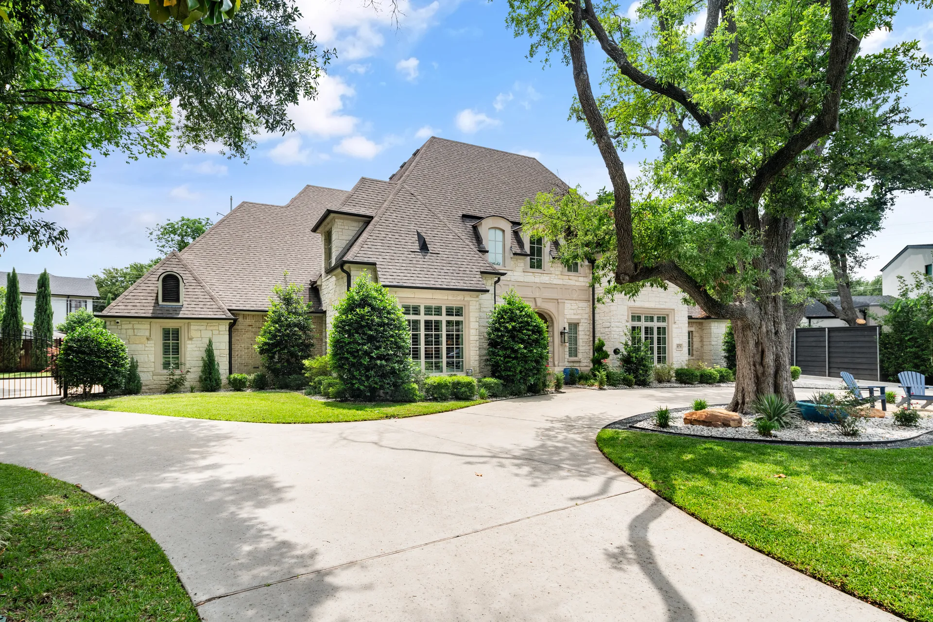 Dallas TX, 4674 College Park Drive