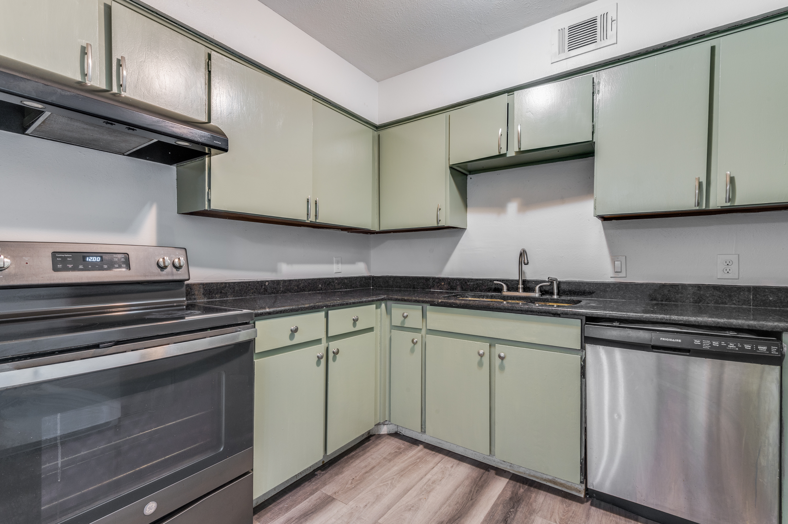 428 N Dallas Avenue Lancaster TX 75146