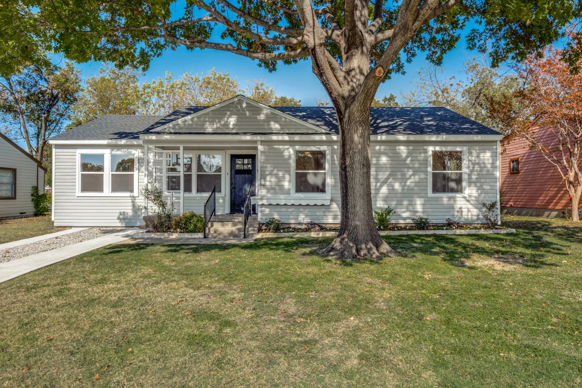 Dallas TX, 2411 Glengariff Drive