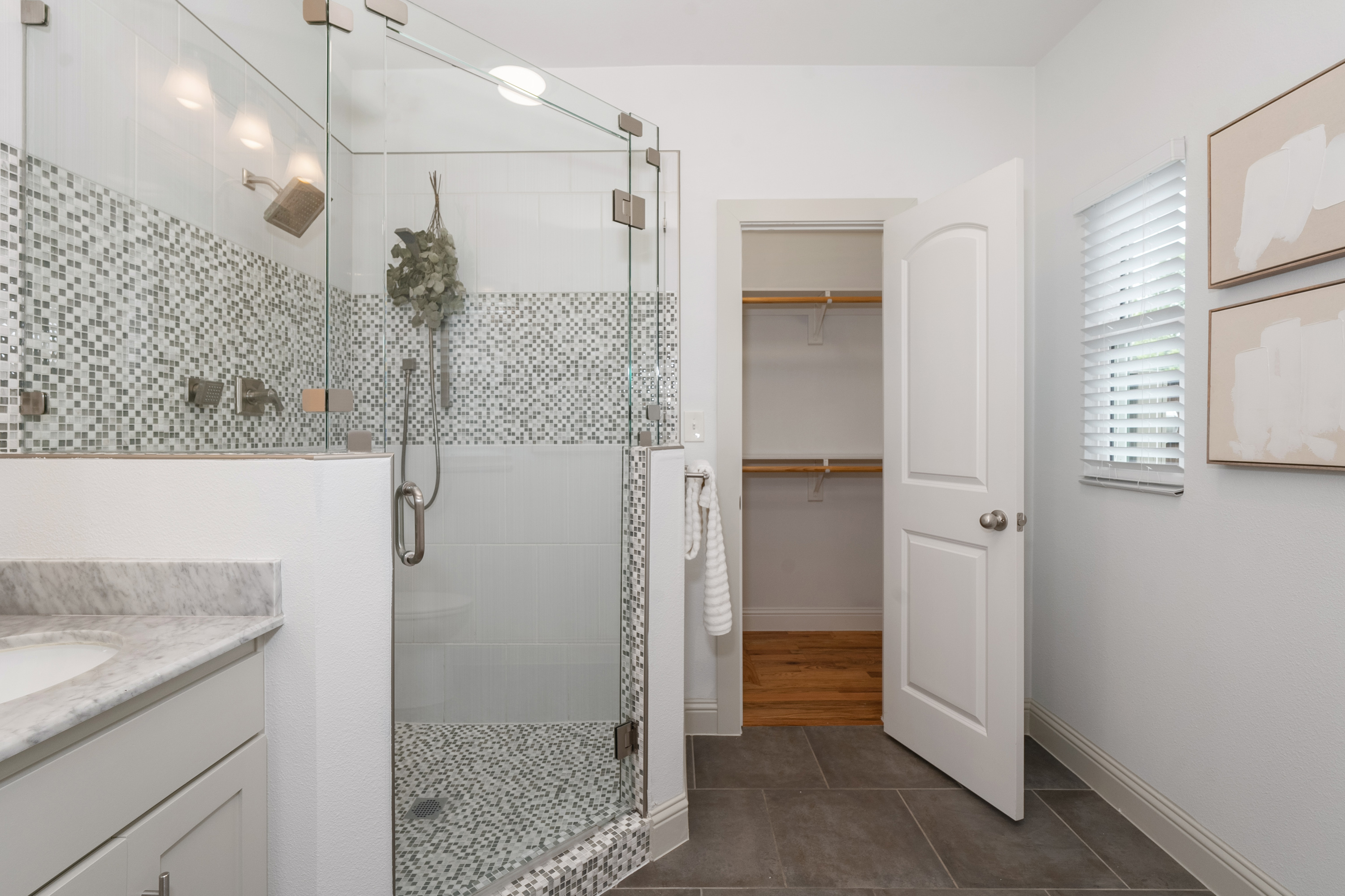5703 Mercedes Avenue Dallas TX 75206