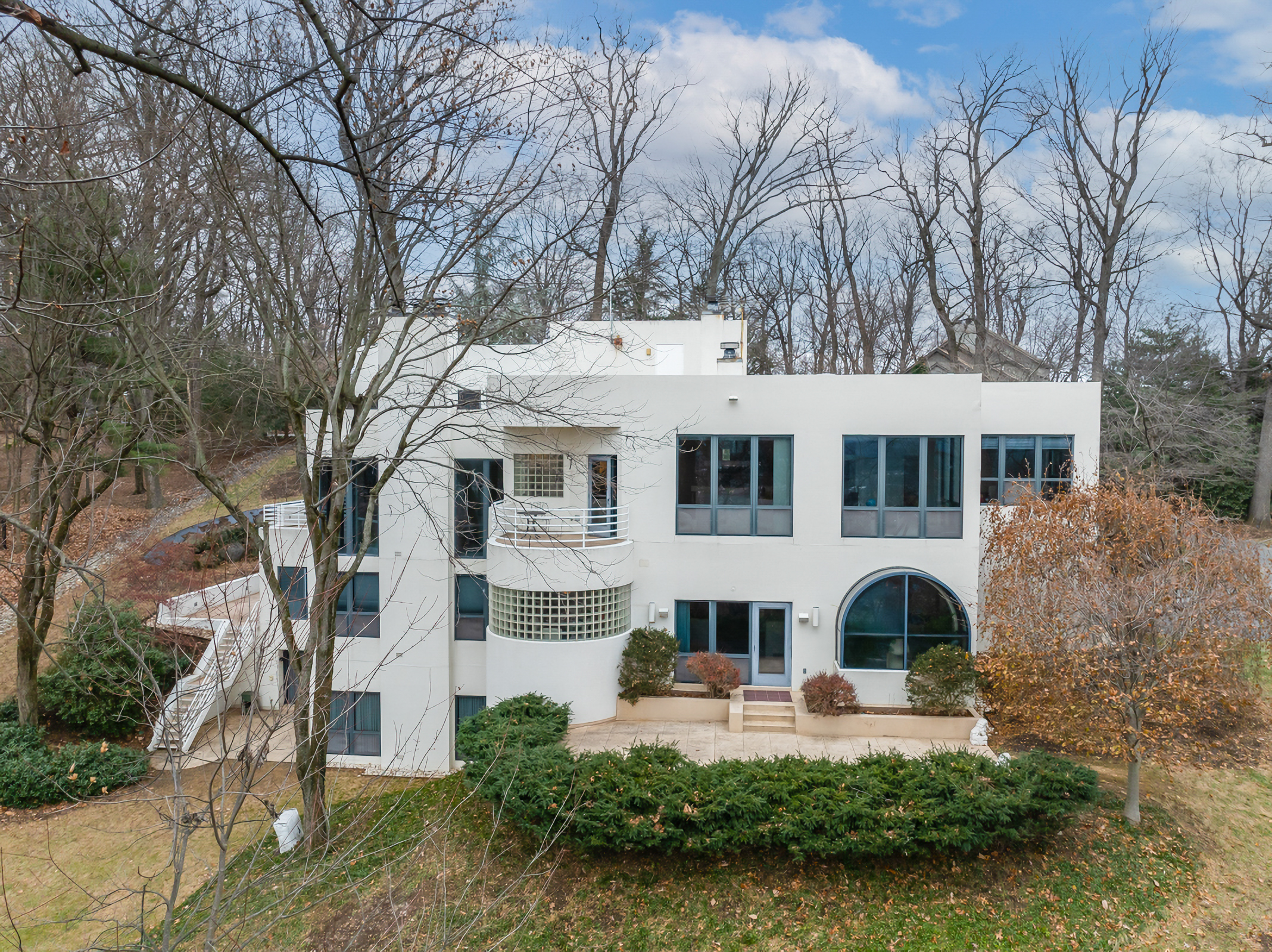 910 Pennwood Circle Lancaster PA 17601