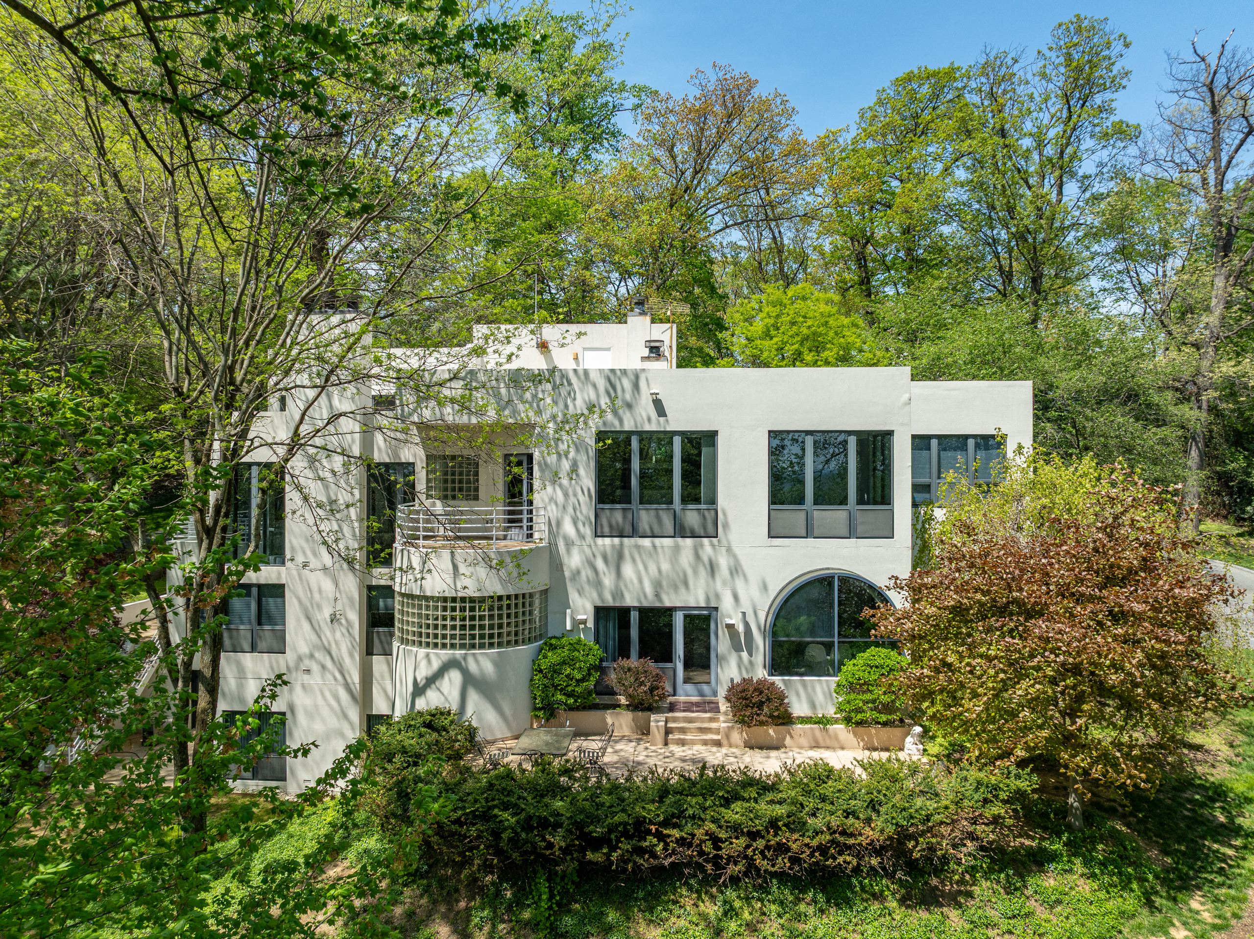 910 Pennwood Circle Lancaster PA 17601